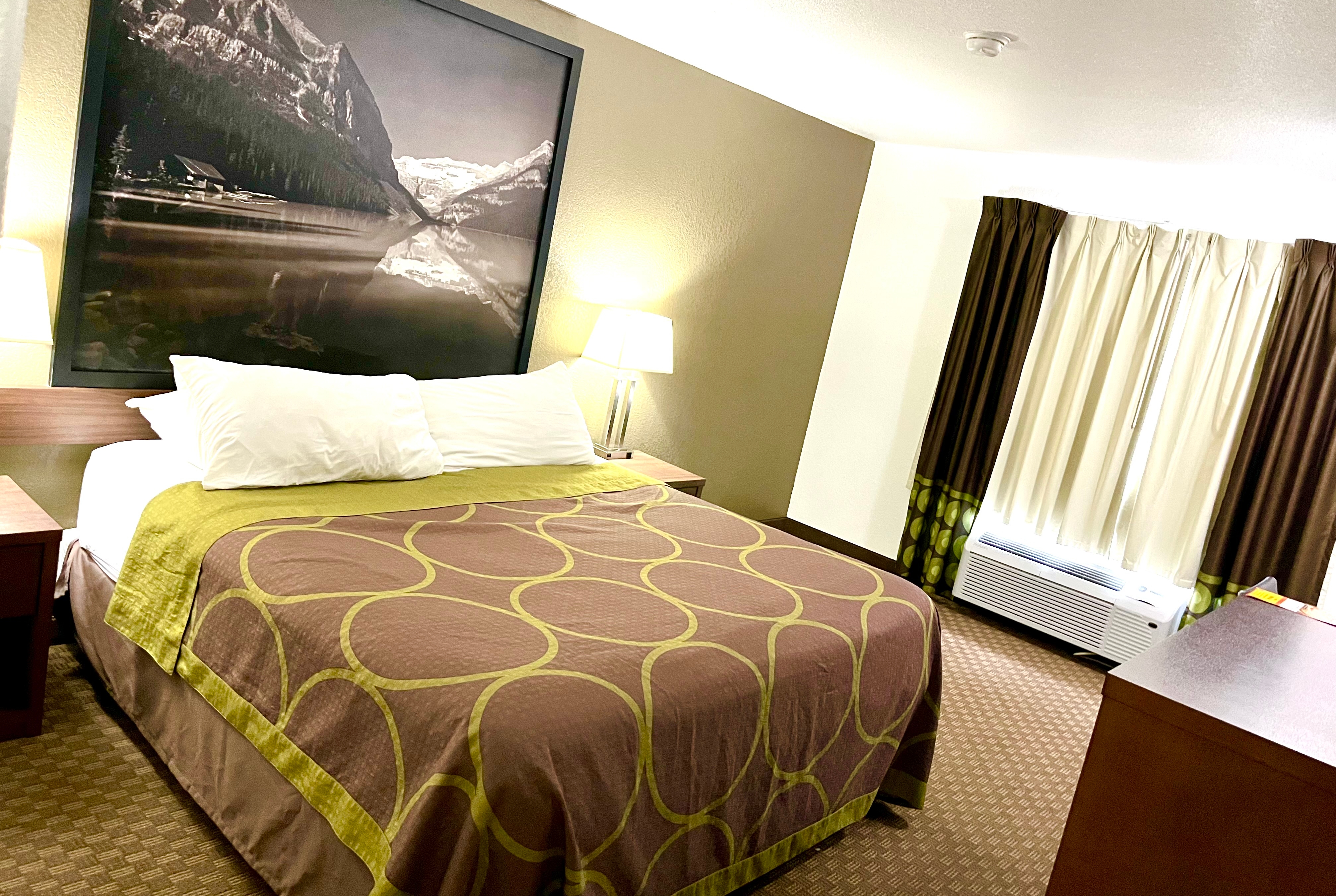 Guest room at the Super 8 by Wyndham Hinton in Hinton, Alberta