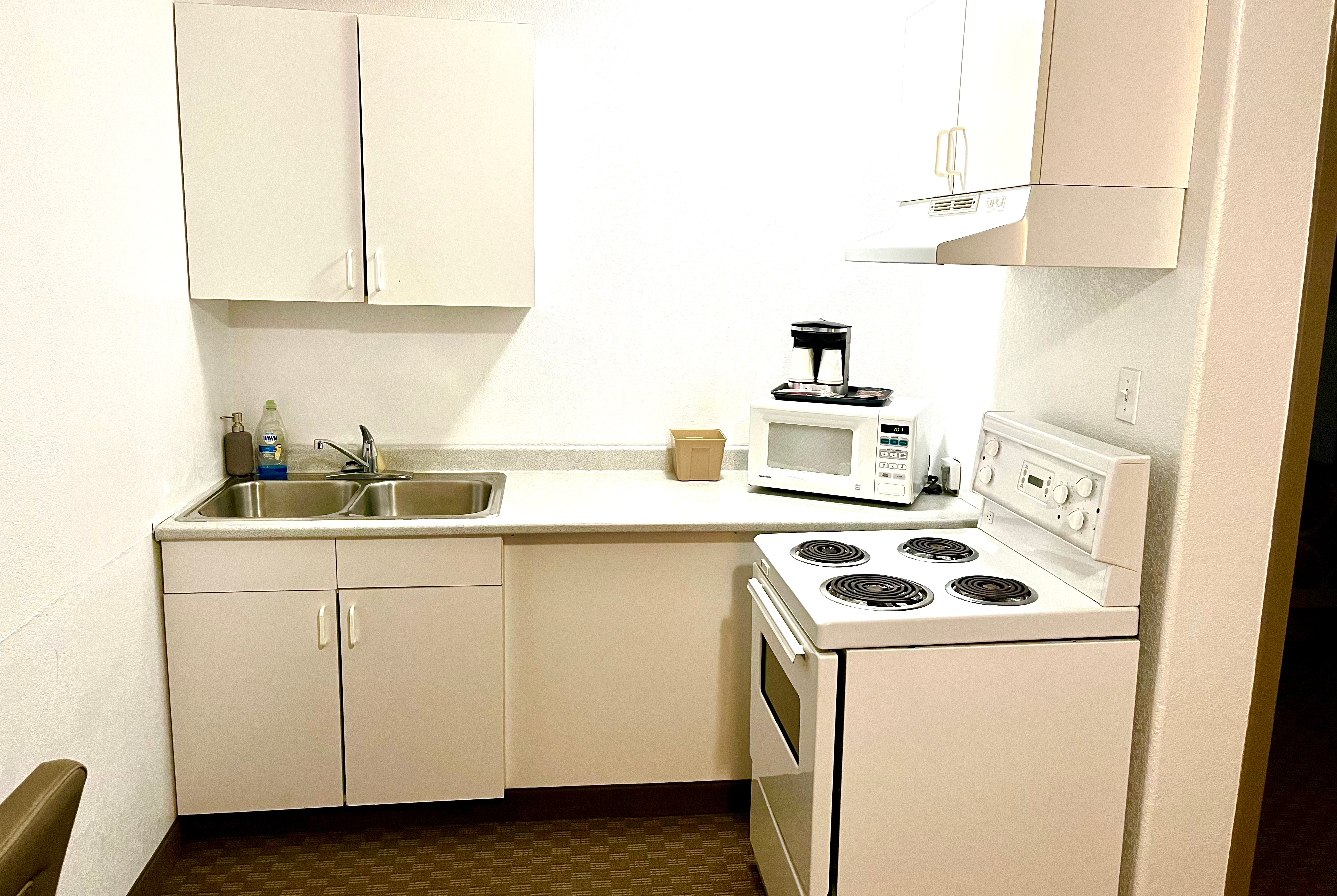 Guest room at the Super 8 by Wyndham Hinton in Hinton, Alberta