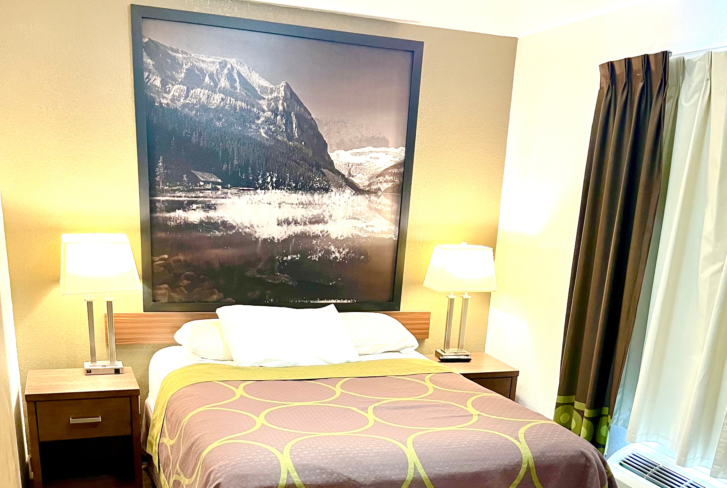 Guest room at the Super 8 by Wyndham Hinton in Hinton, Alberta