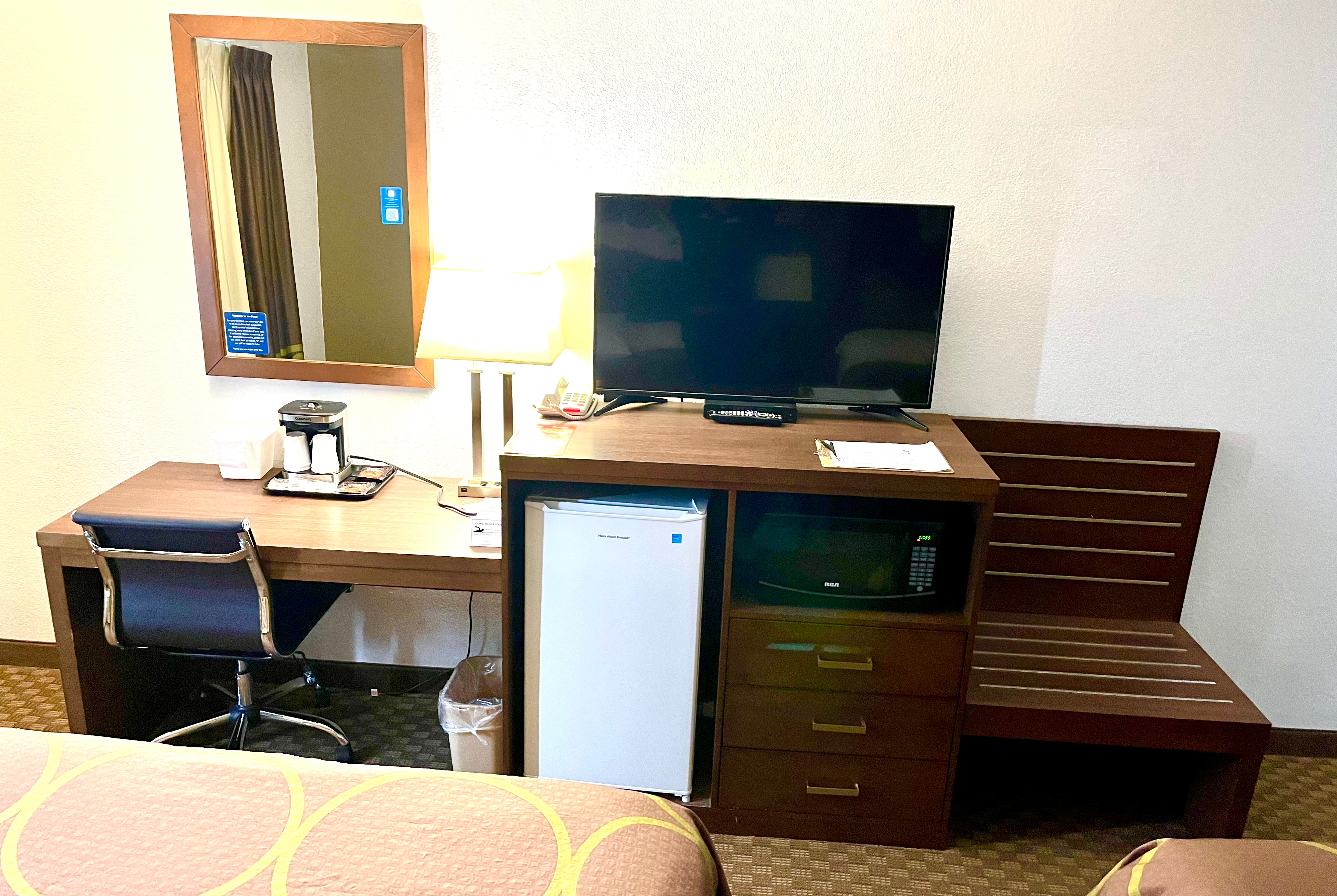 Guest room at the Super 8 by Wyndham Hinton in Hinton, Alberta