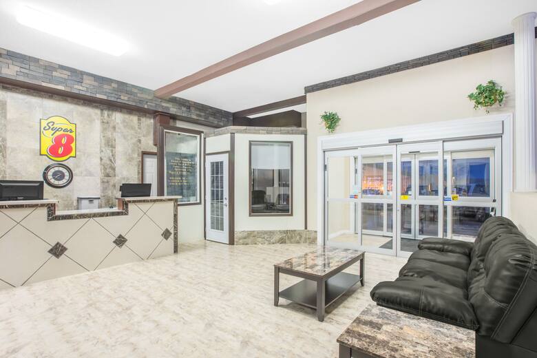 Super 8 Peace River Ab Hotels T8s 1m5 Super 8 Peace River Ab Hotel Lobby In Alberta