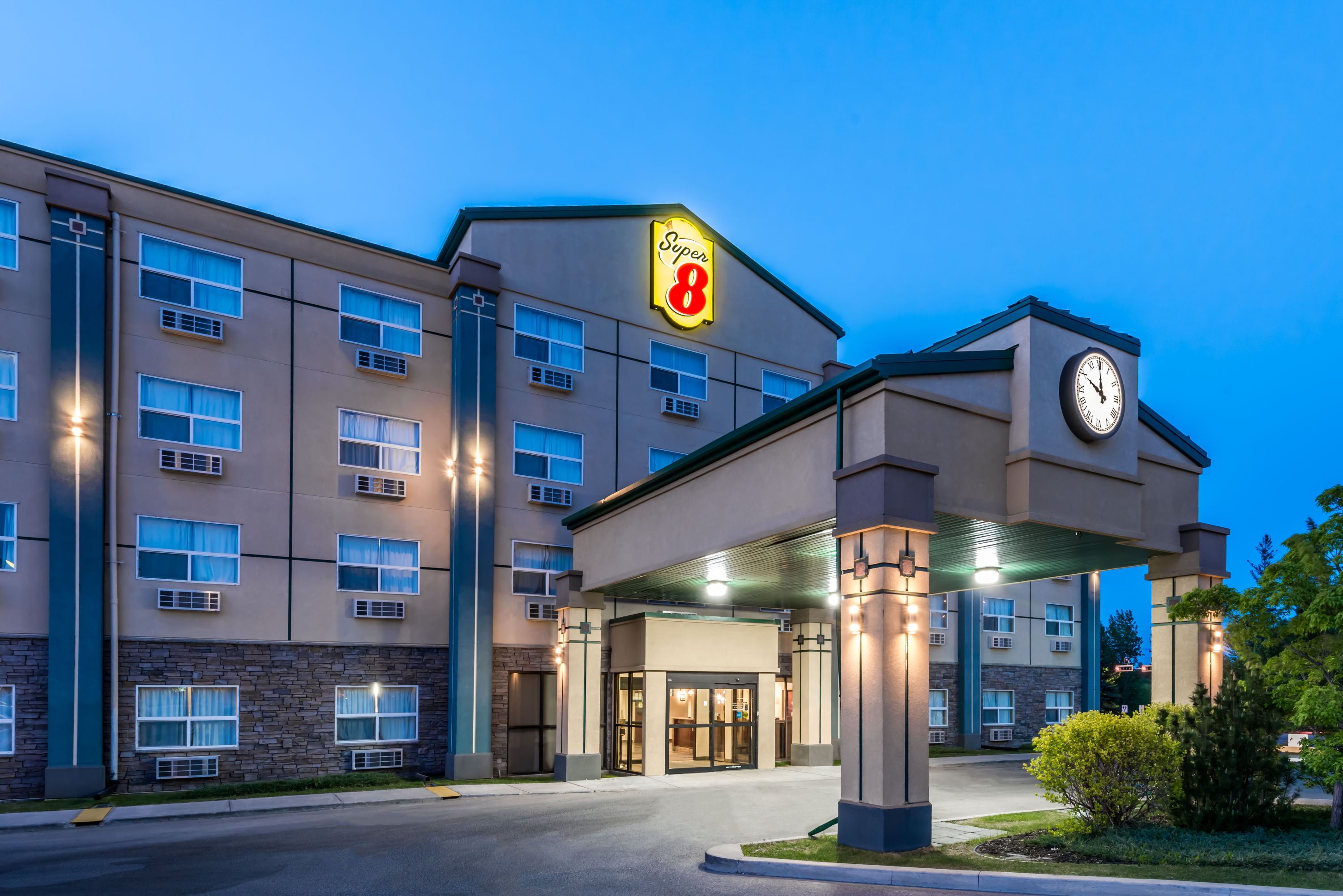 Super 8 by Wyndham Red Deer City Centre Red Deer, AB Hotels