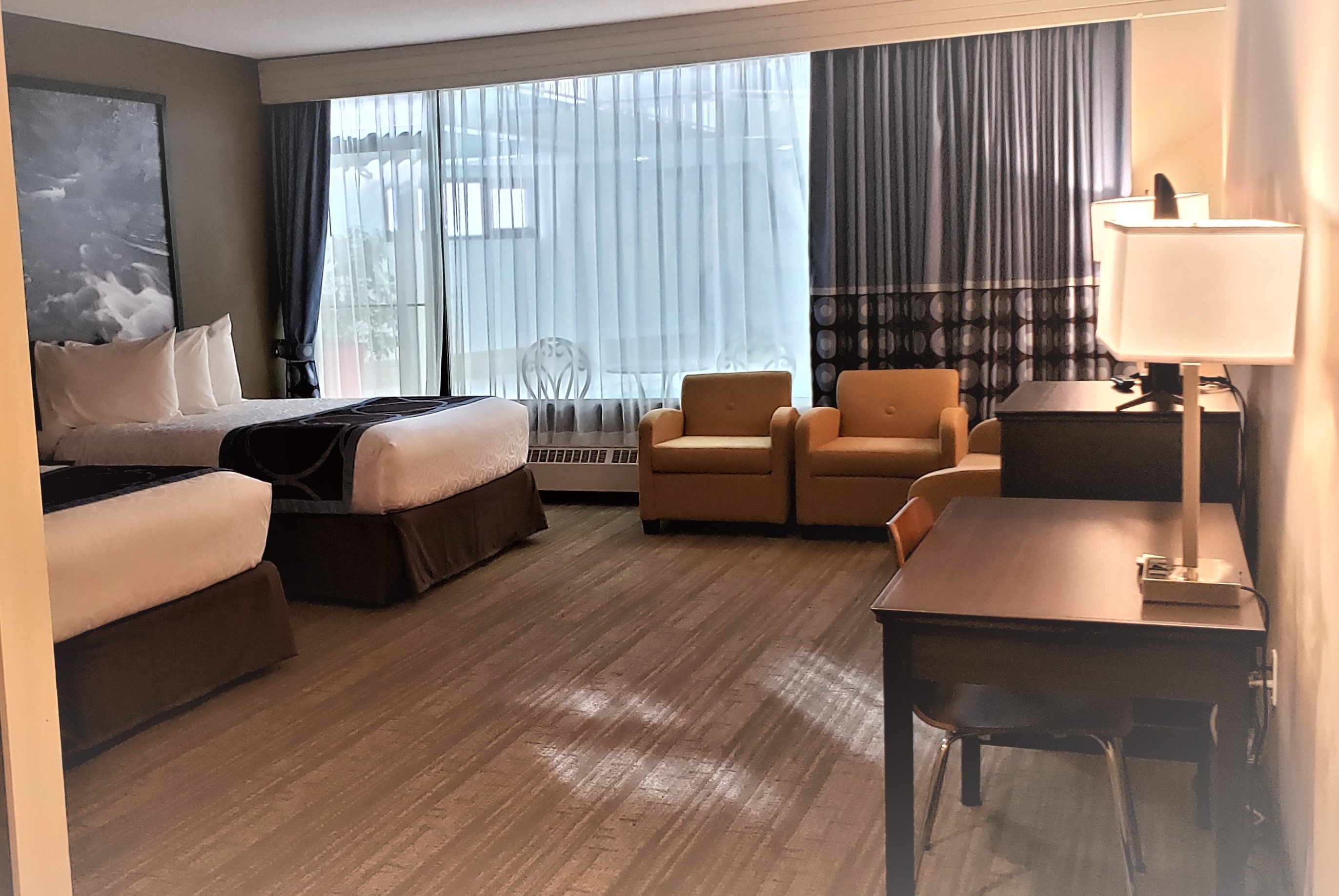 Guest room at the Super 8 by Wyndham Spruce Grove in Spruce Grove, Alberta