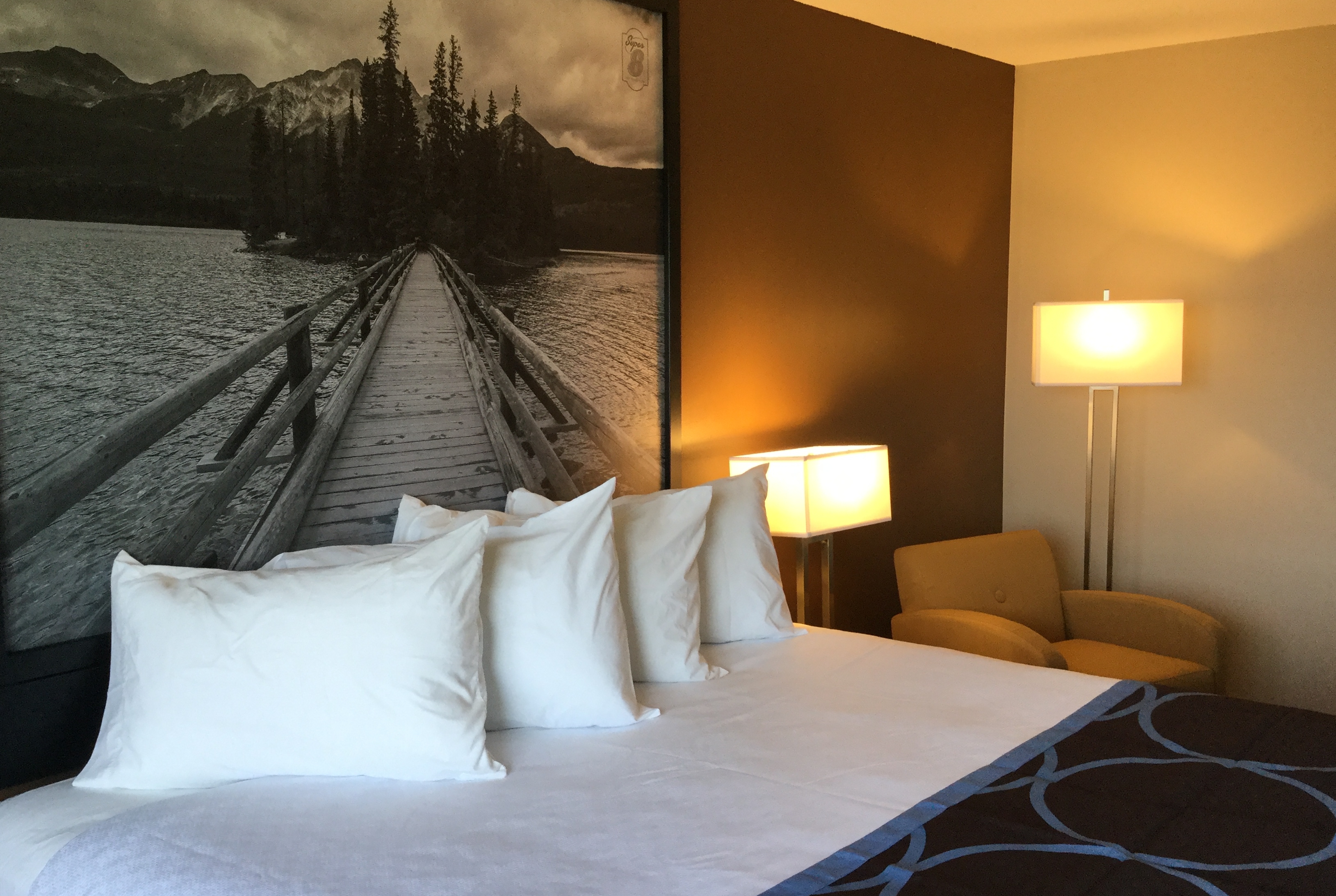 Guest room at the Super 8 by Wyndham Spruce Grove in Spruce Grove, Alberta