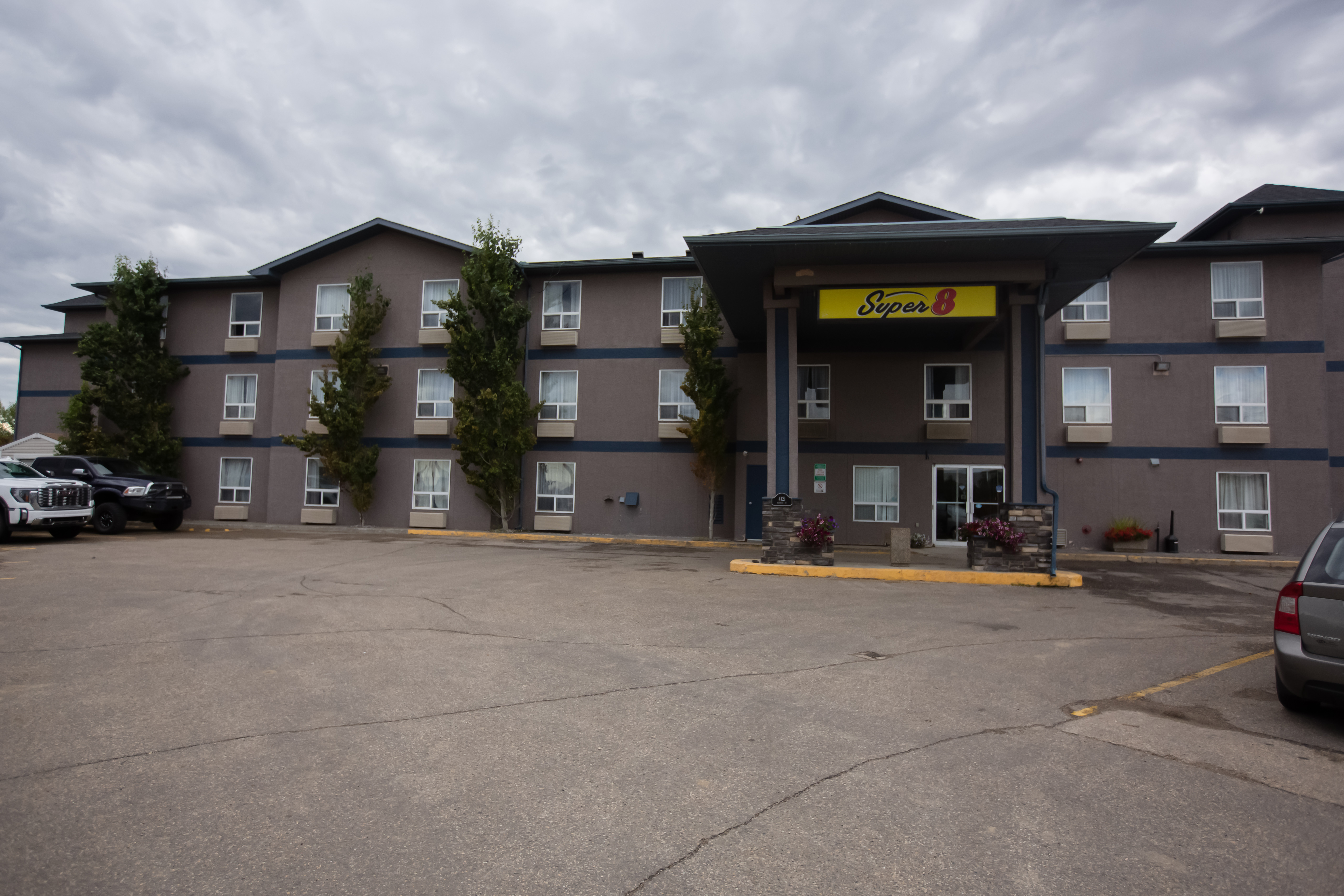 Exterior of Super 8 by Wyndham Whitecourt hotel in Whitecourt, Alberta