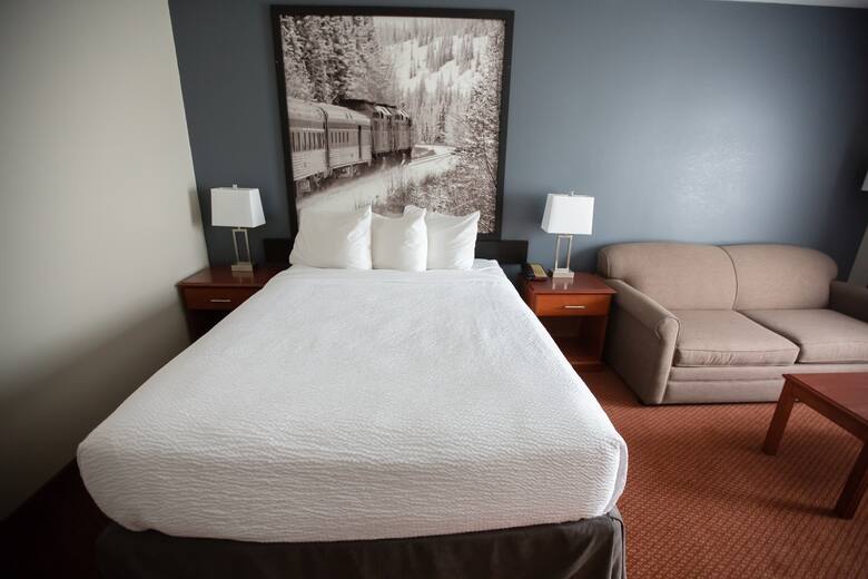Guest room at the Super 8 Whitecourt in Whitecourt, Alberta