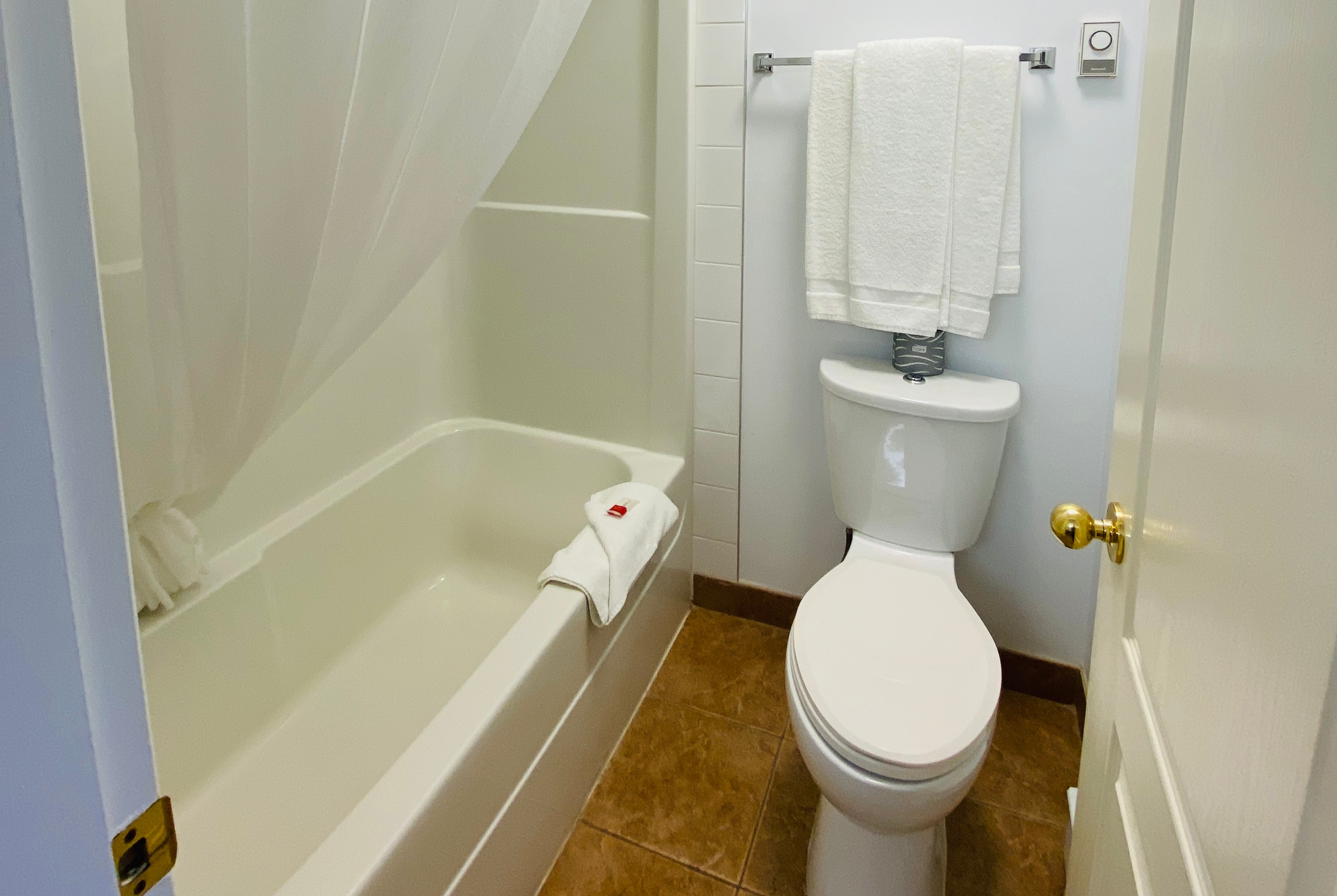 Guest room bath at the Super 8 by Wyndham 100 Mile House in 100 Mile House, British Columbia