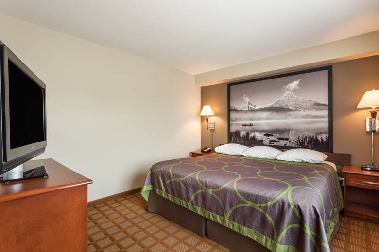 Guest room at the Super 8 Abbotsford BC in Abbotsford, British Columbia