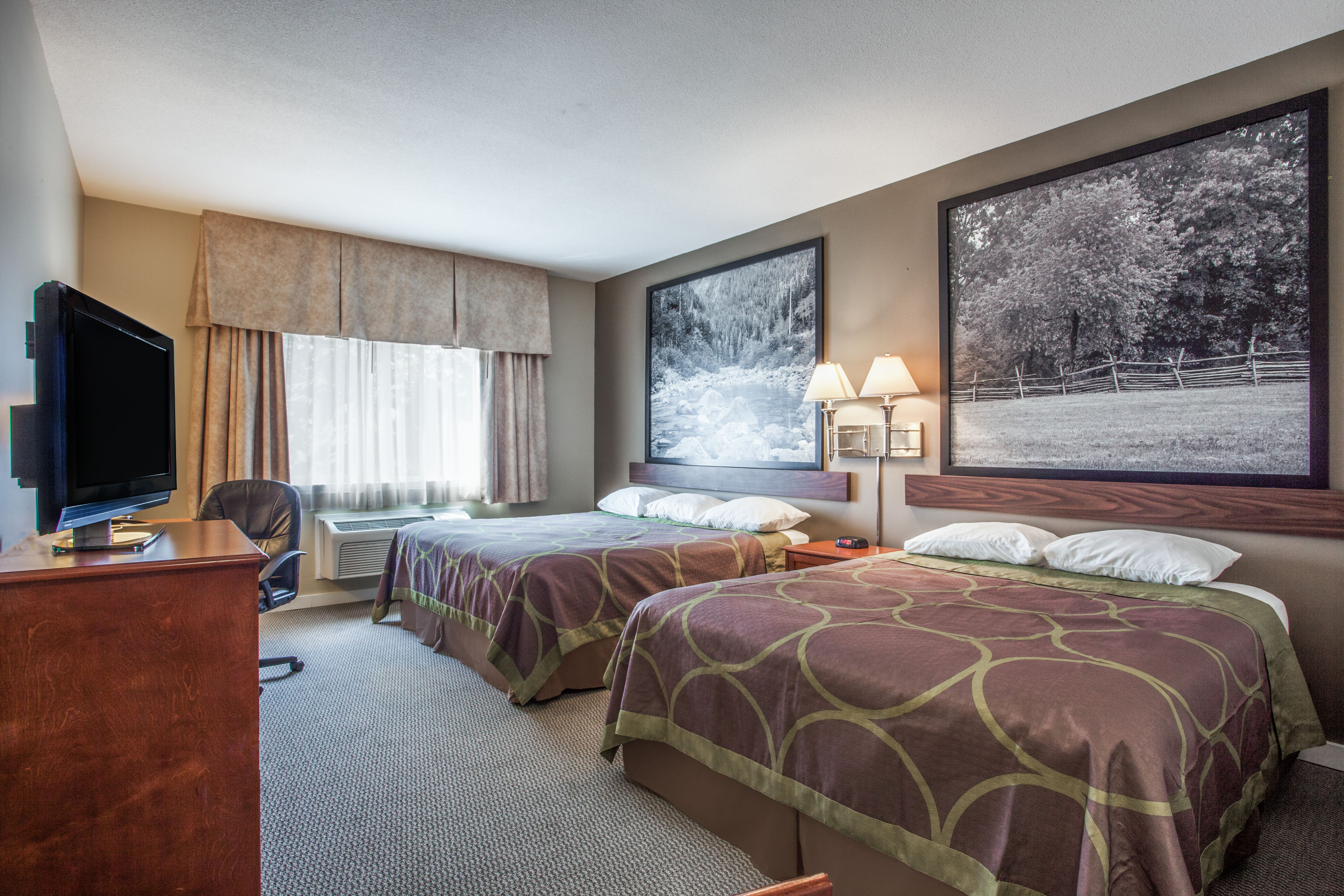 Guest room at the Super 8 by Wyndham Abbotsford BC in Abbotsford, British Columbia