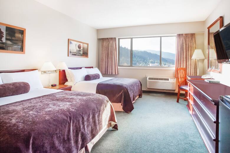 Guest room at the Super 8 Castlegar BC in Castlegar, British Columbia