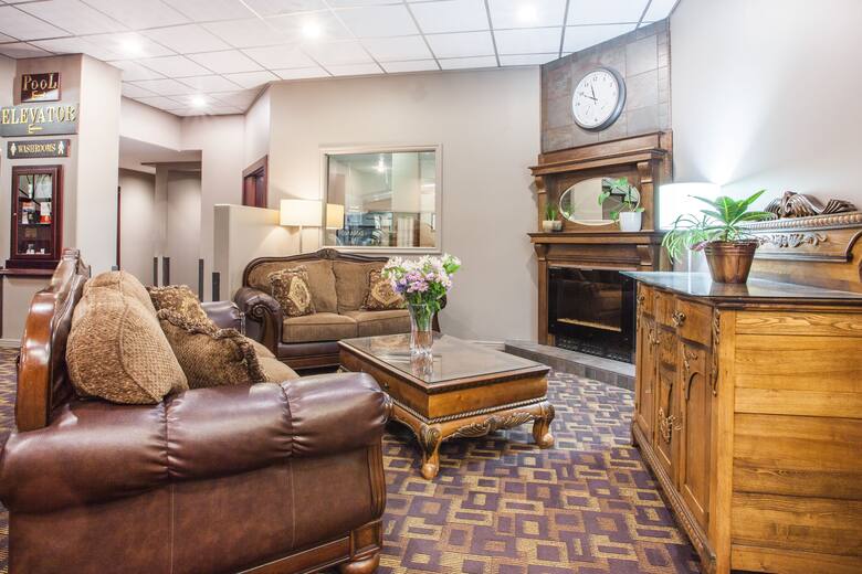 Super 8 Castlegar BC hotel lobby in Castlegar, British Columbia