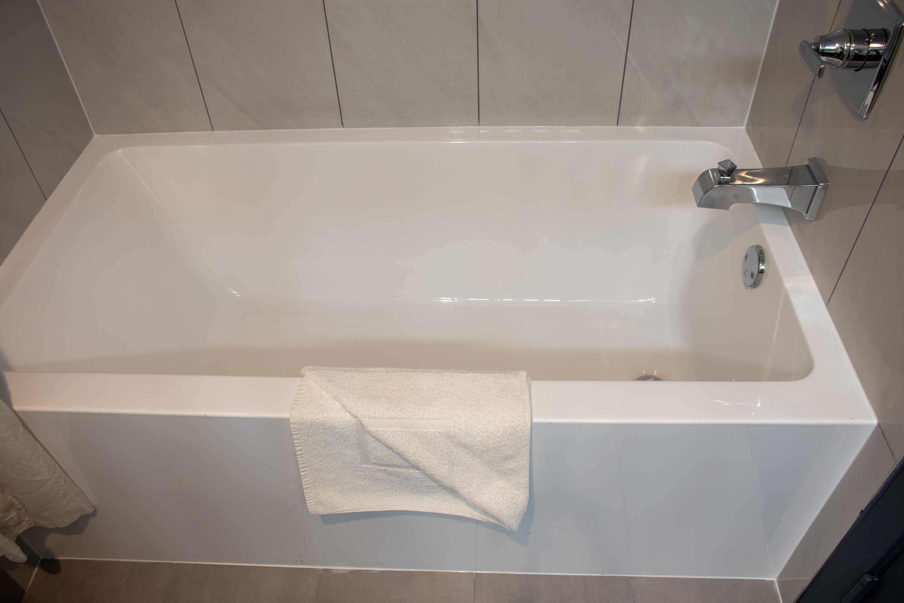 Guest room bath at the Super 8 by Wyndham Clearwater BC in Clearwater, British Columbia