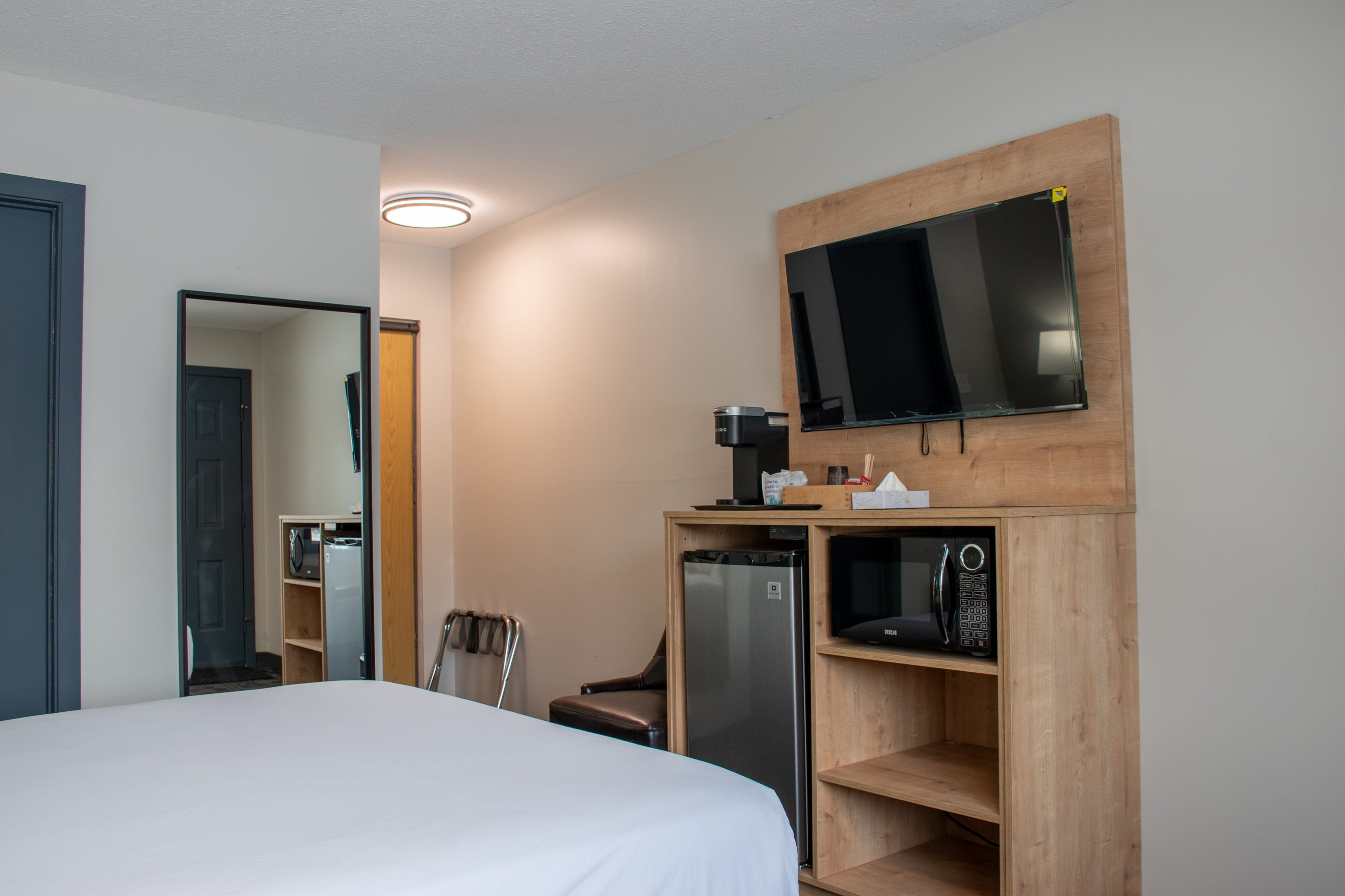 Guest room at the Super 8 by Wyndham Clearwater BC in Clearwater, British Columbia