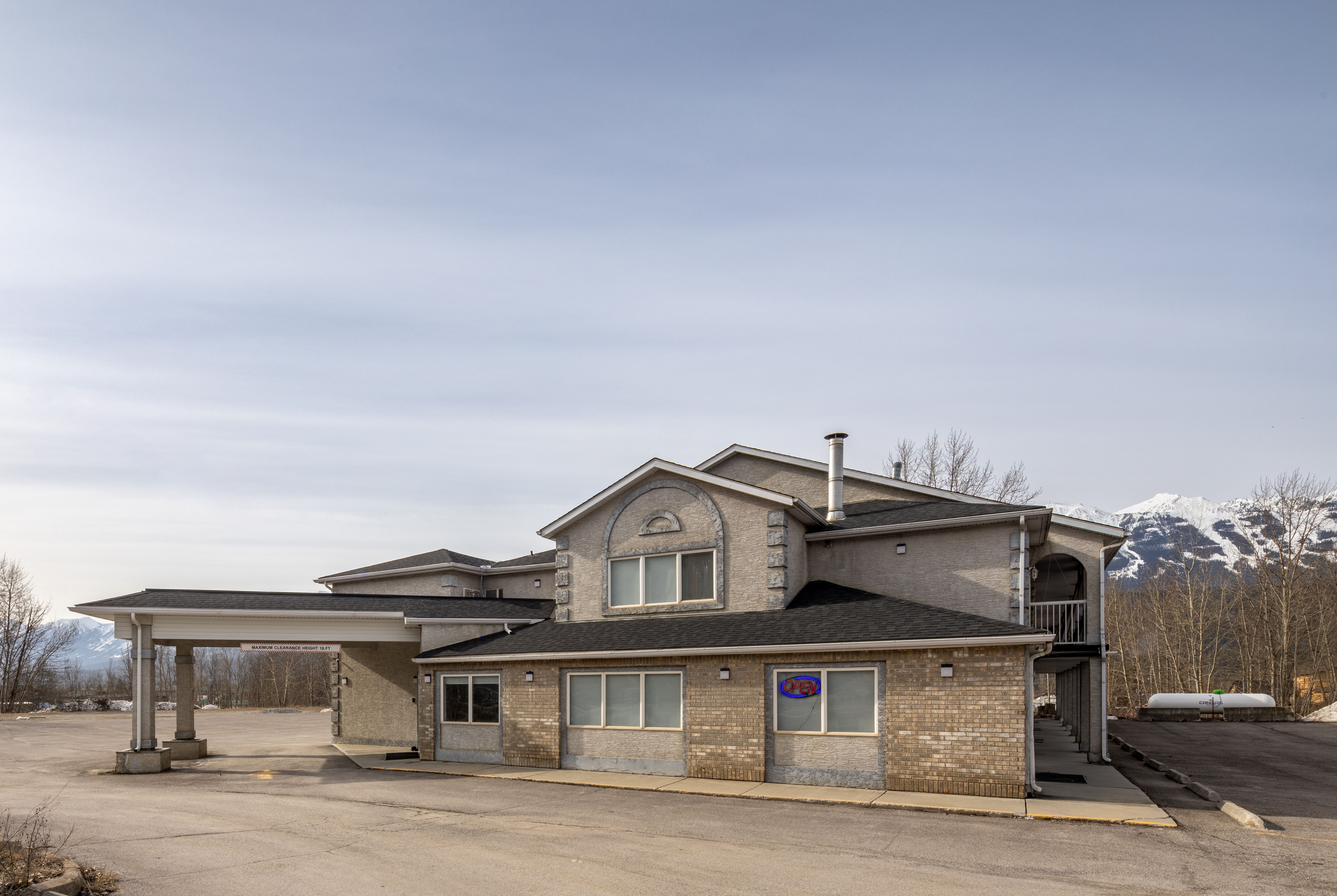 Exterior Day Image of Super 8 by Wyndham Golden hotel in Golden, British Columbia