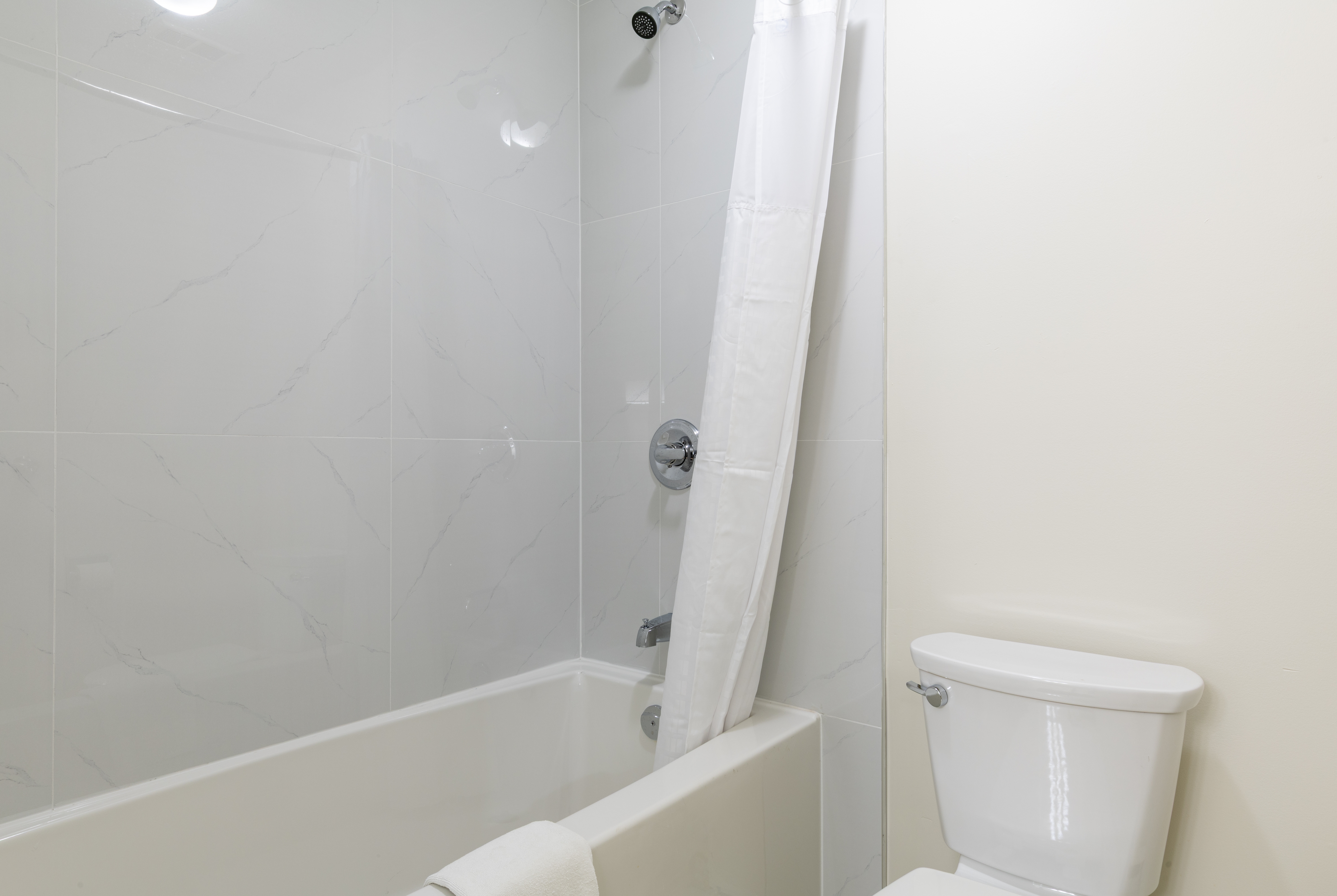 Guest room bath at the Super 8 by Wyndham Golden in Golden, British Columbia