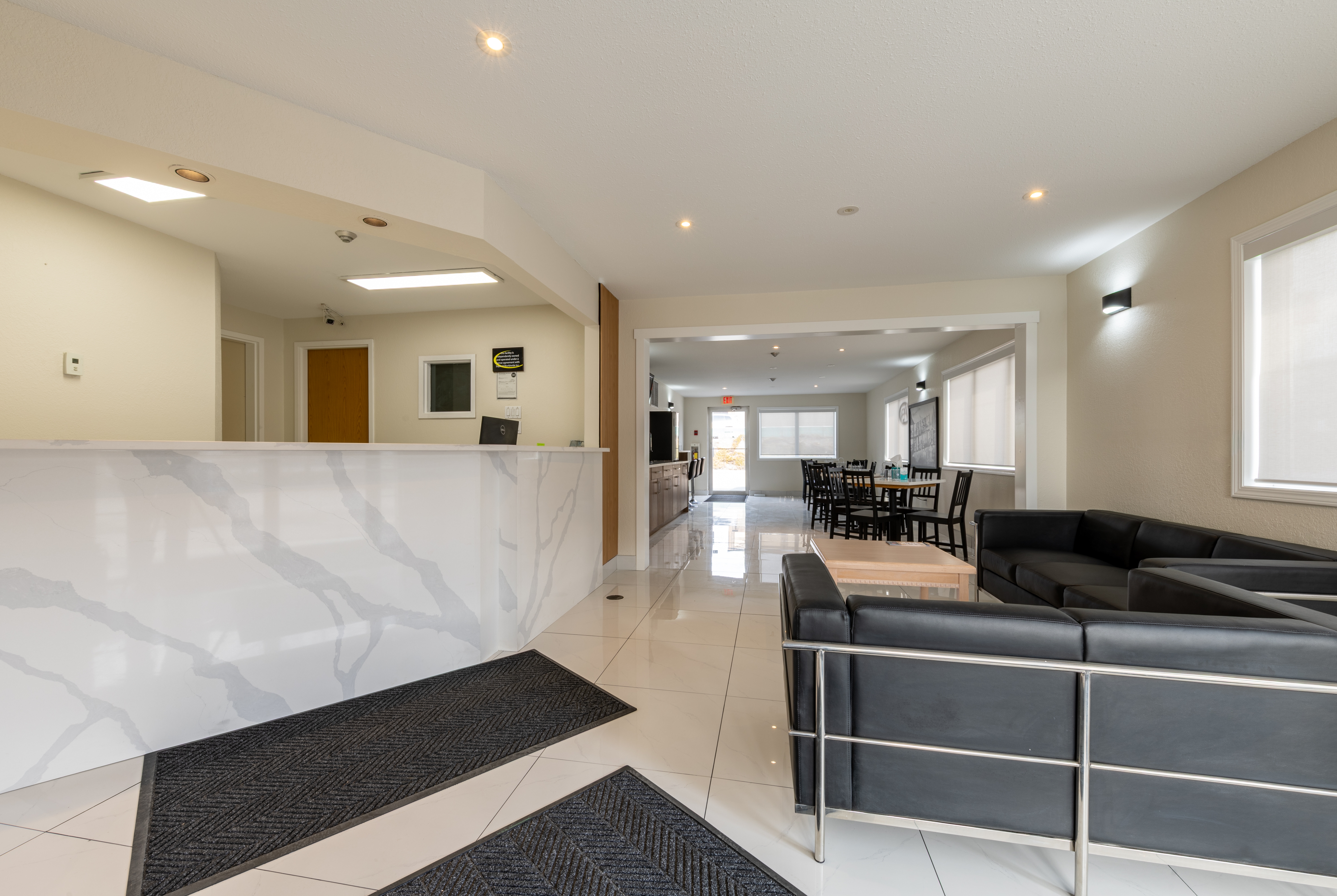 Super 8 by Wyndham Golden reception in Golden, British Columbia