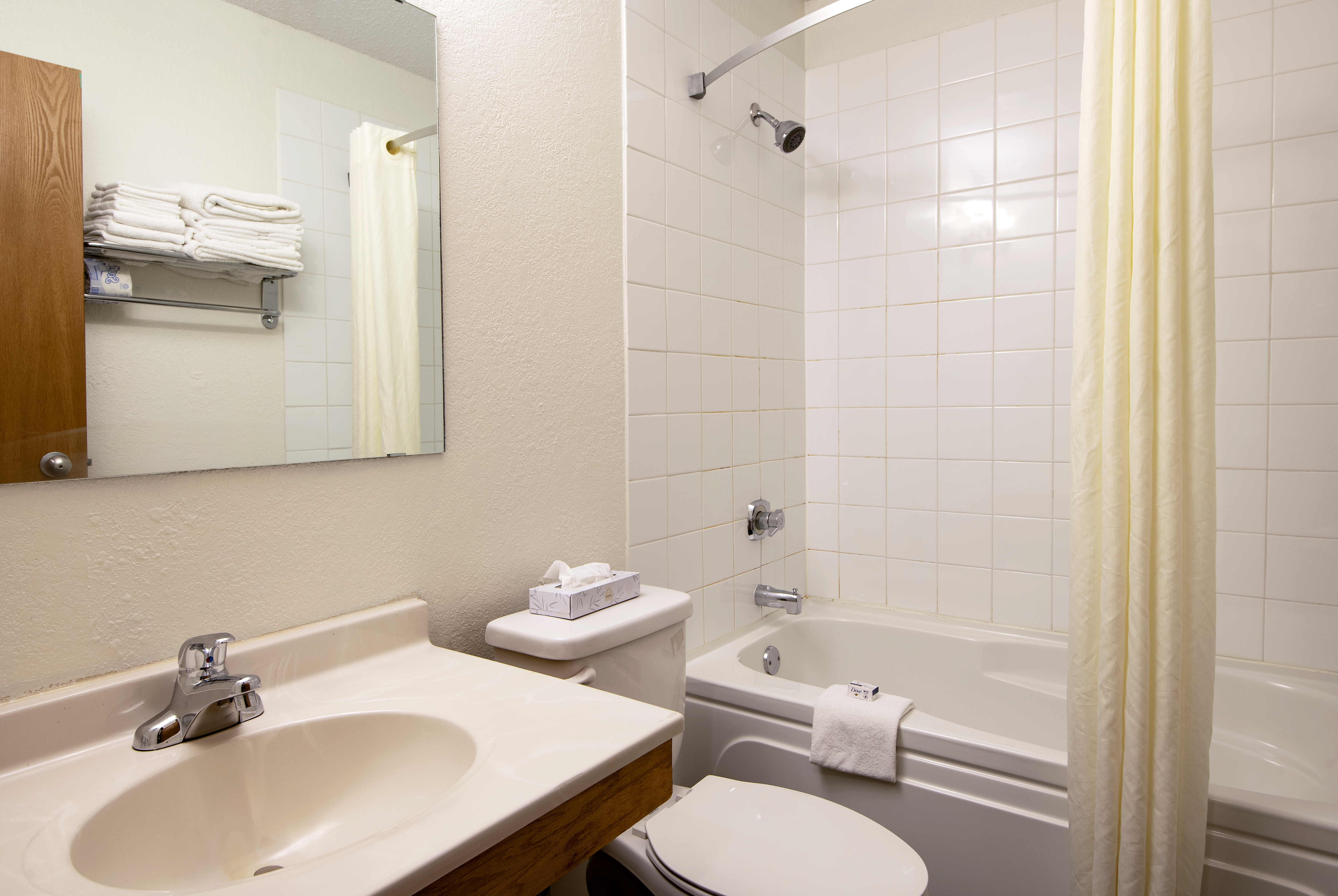 Guest room bath at the Super 8 by Wyndham Kamloops On The Hill in Kamloops, British Columbia