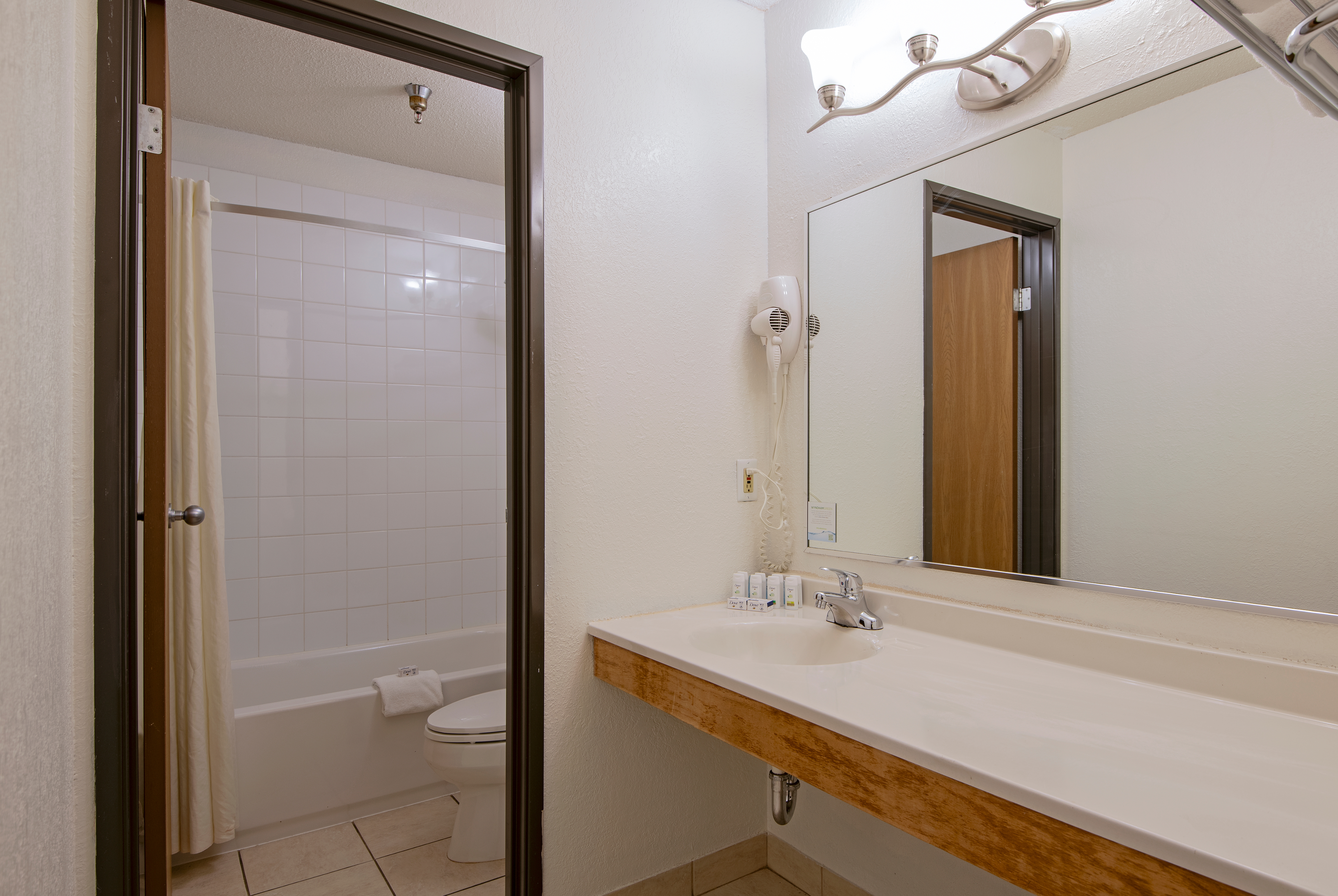 Guest room bath at the Super 8 by Wyndham Kamloops On The Hill in Kamloops, British Columbia