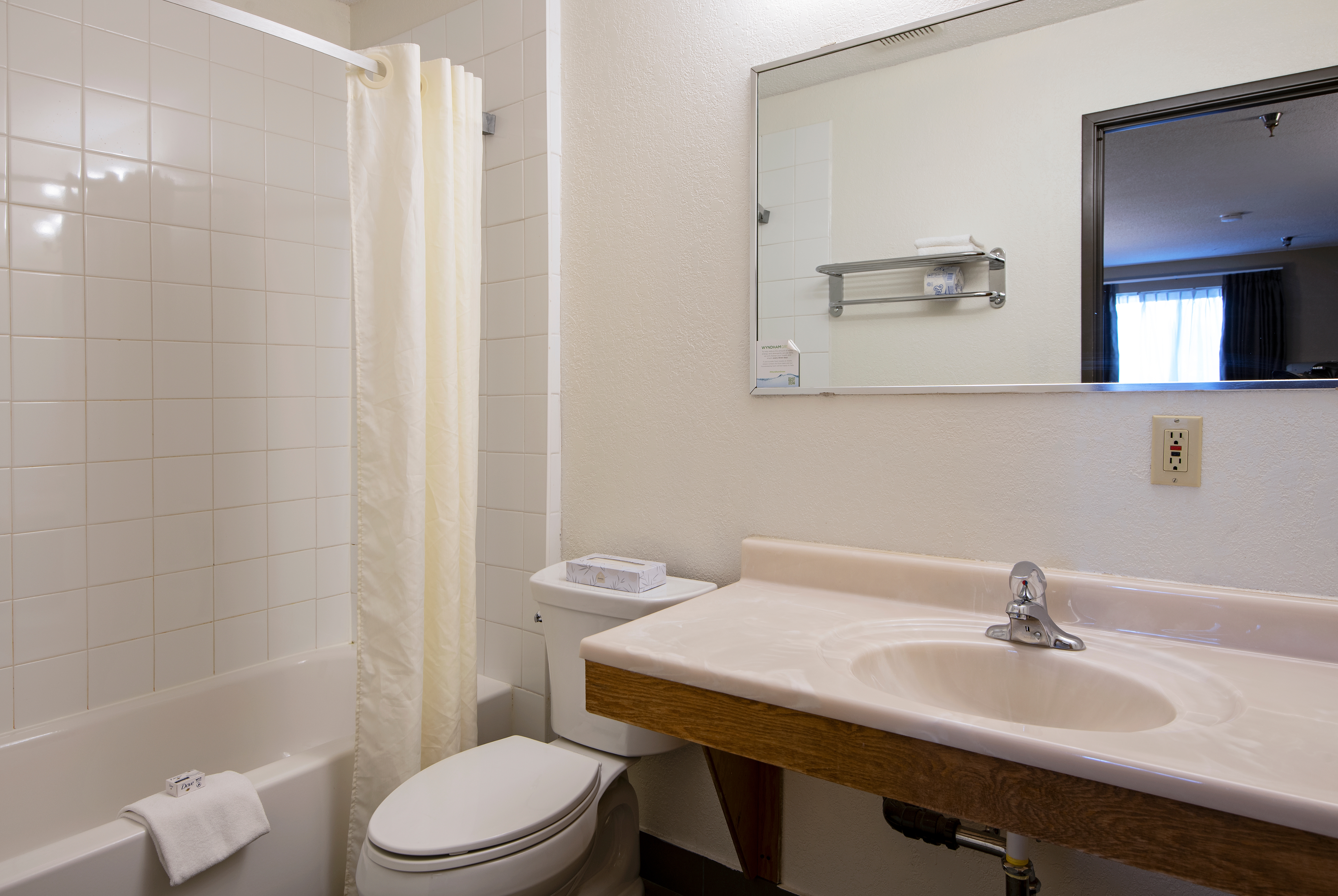 Guest room bath at the Super 8 by Wyndham Kamloops On The Hill in Kamloops, British Columbia