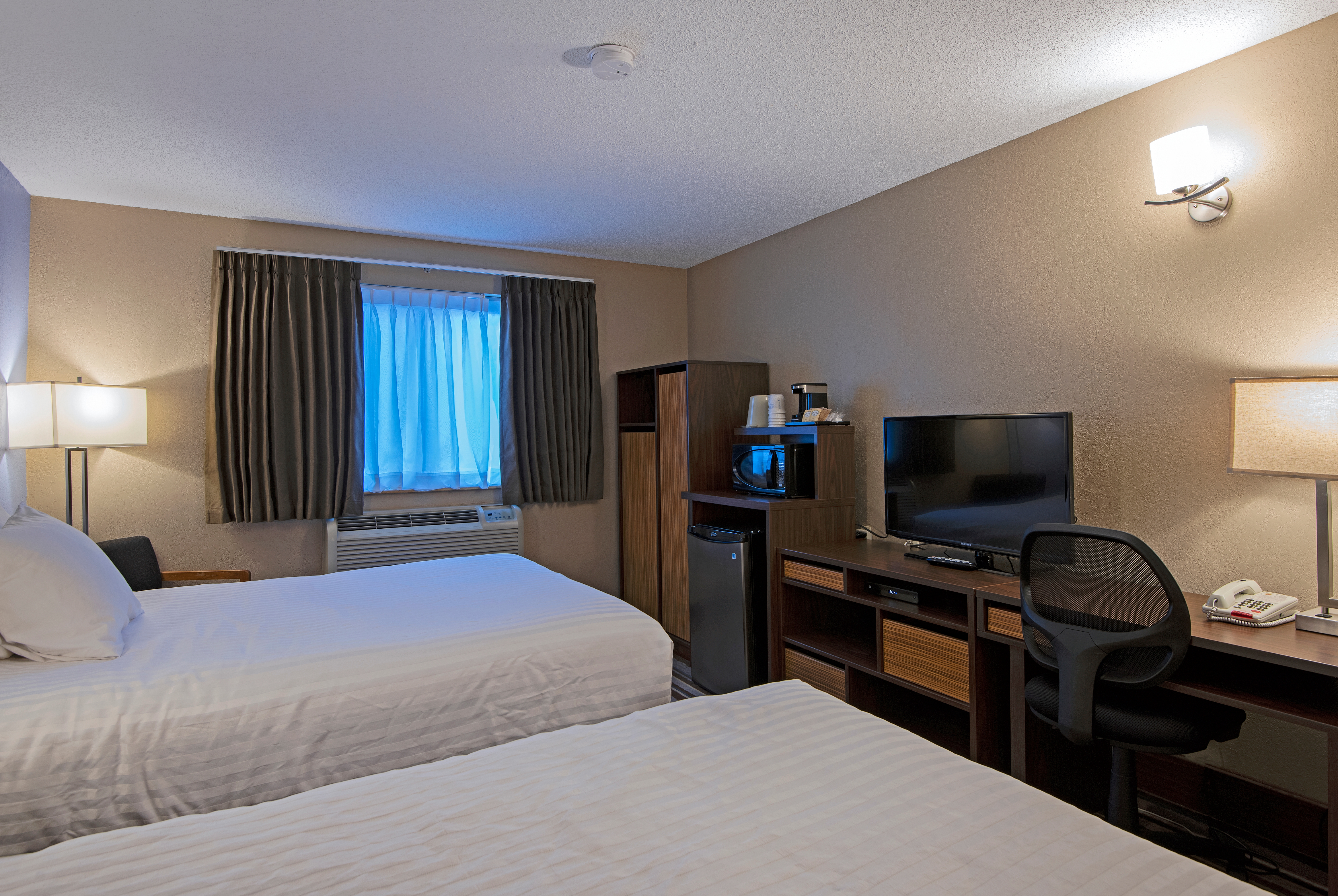 Guest room at the Super 8 by Wyndham Kamloops On The Hill in Kamloops, British Columbia