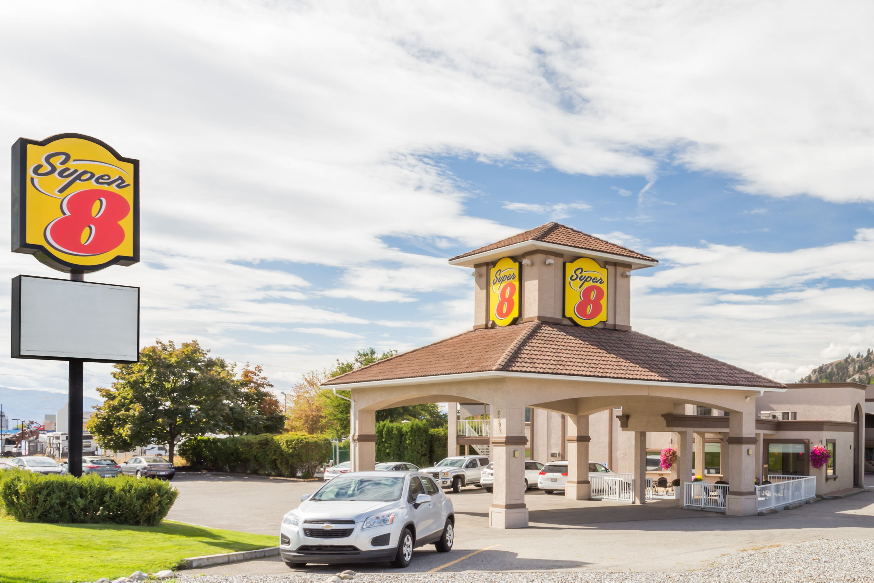 Super 8 By Wyndham Kelowna Bc Kelowna Bc Hotels