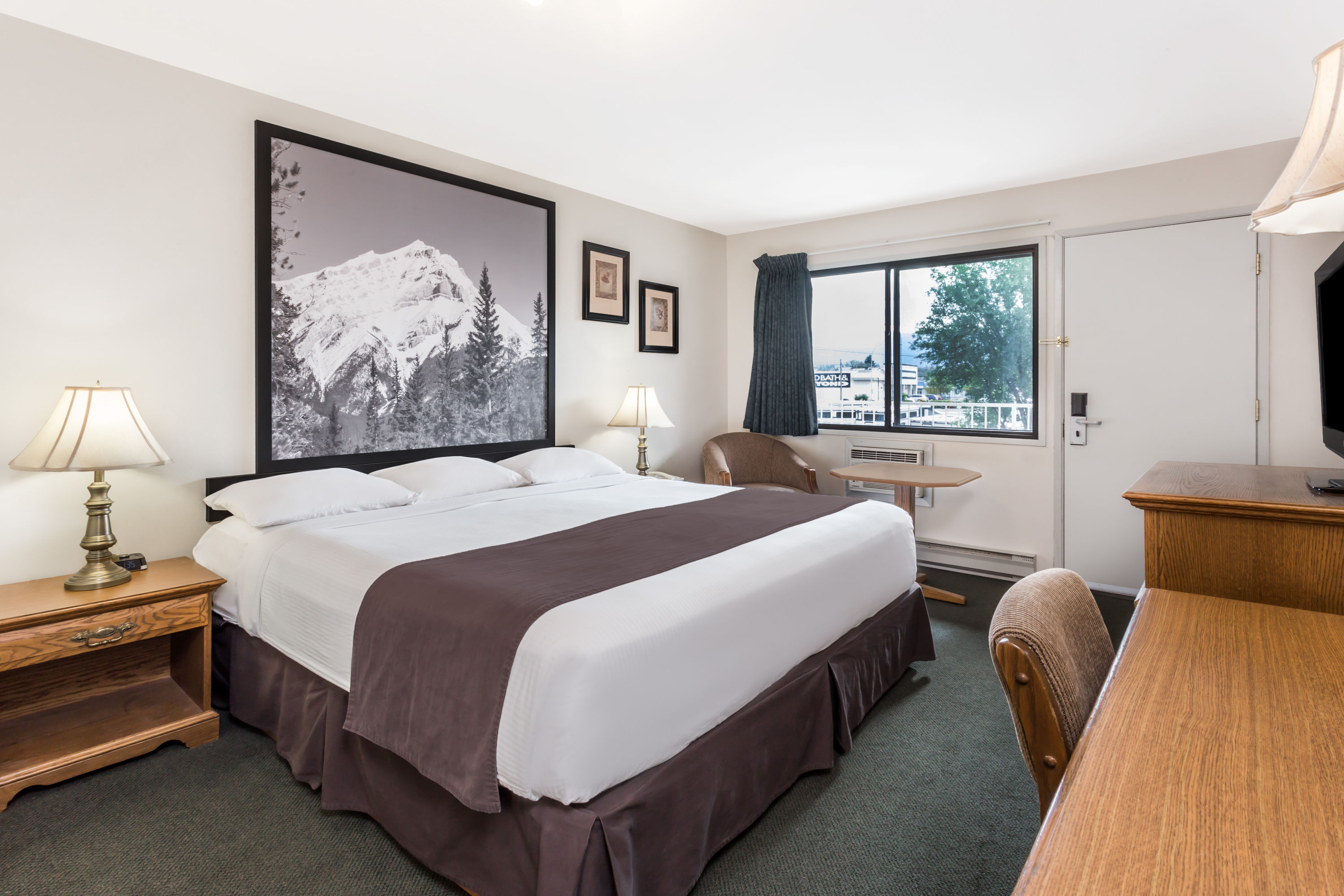 Guest room at the Super 8 by Wyndham Kelowna BC in Kelowna, British Columbia