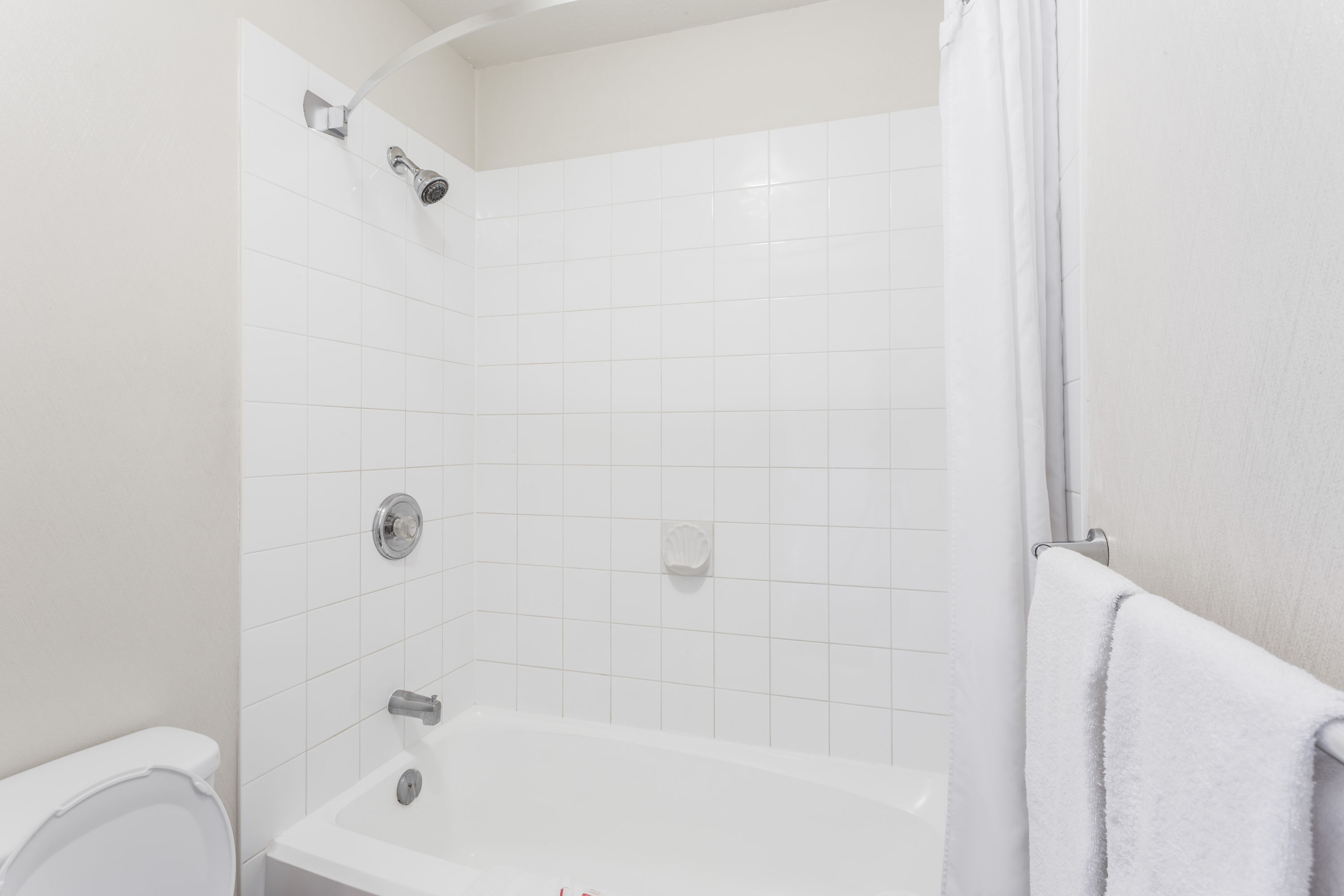 Guest room at the Super 8 by Wyndham Kelowna BC in Kelowna, British Columbia