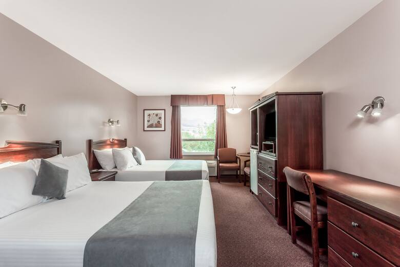 Guest room at the Super 8 Lake Country/Winfield Area in Lake Country, British Columbia