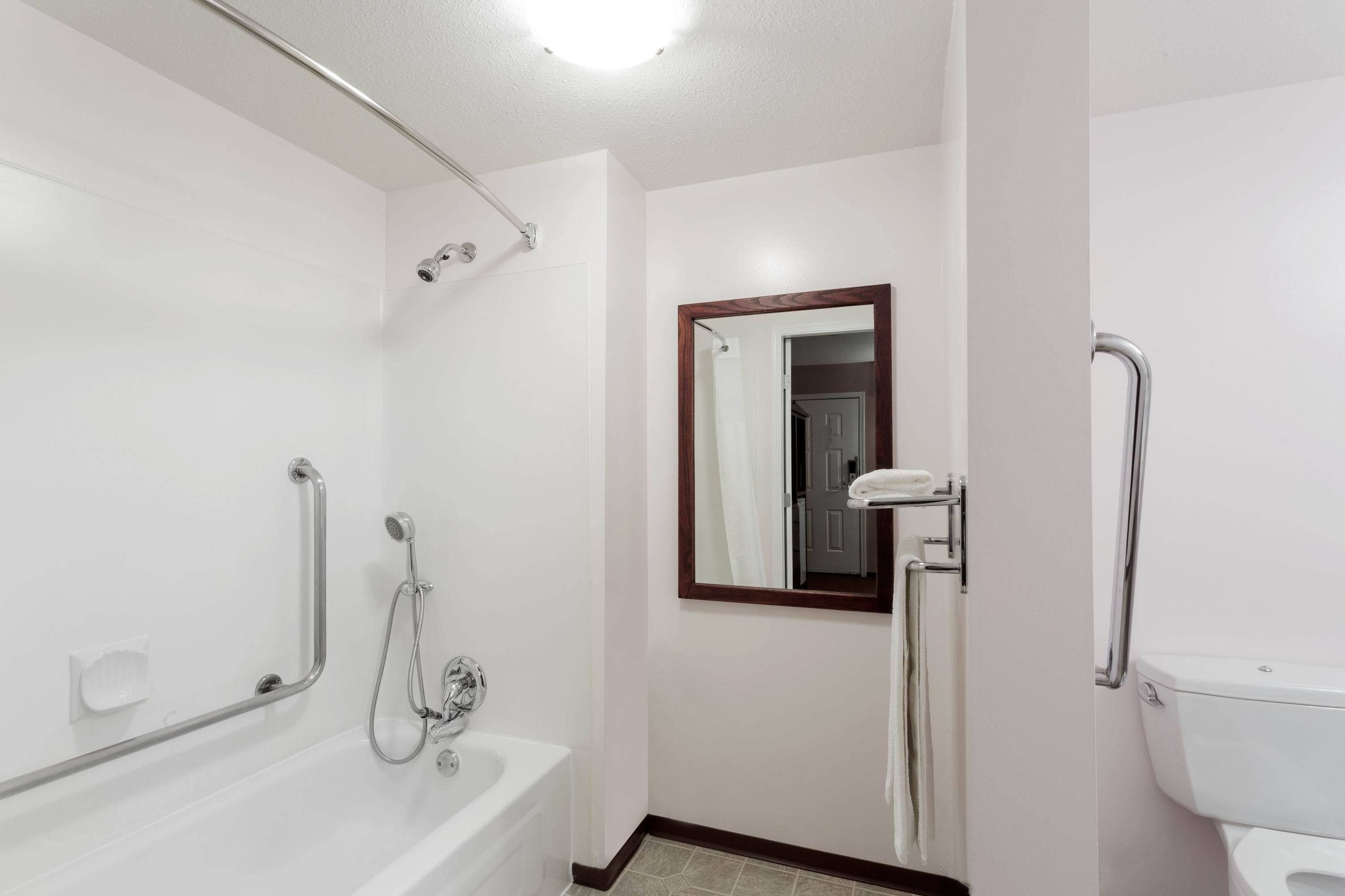 Super 8 By Wyndham Lake Country Winfield Area Lake