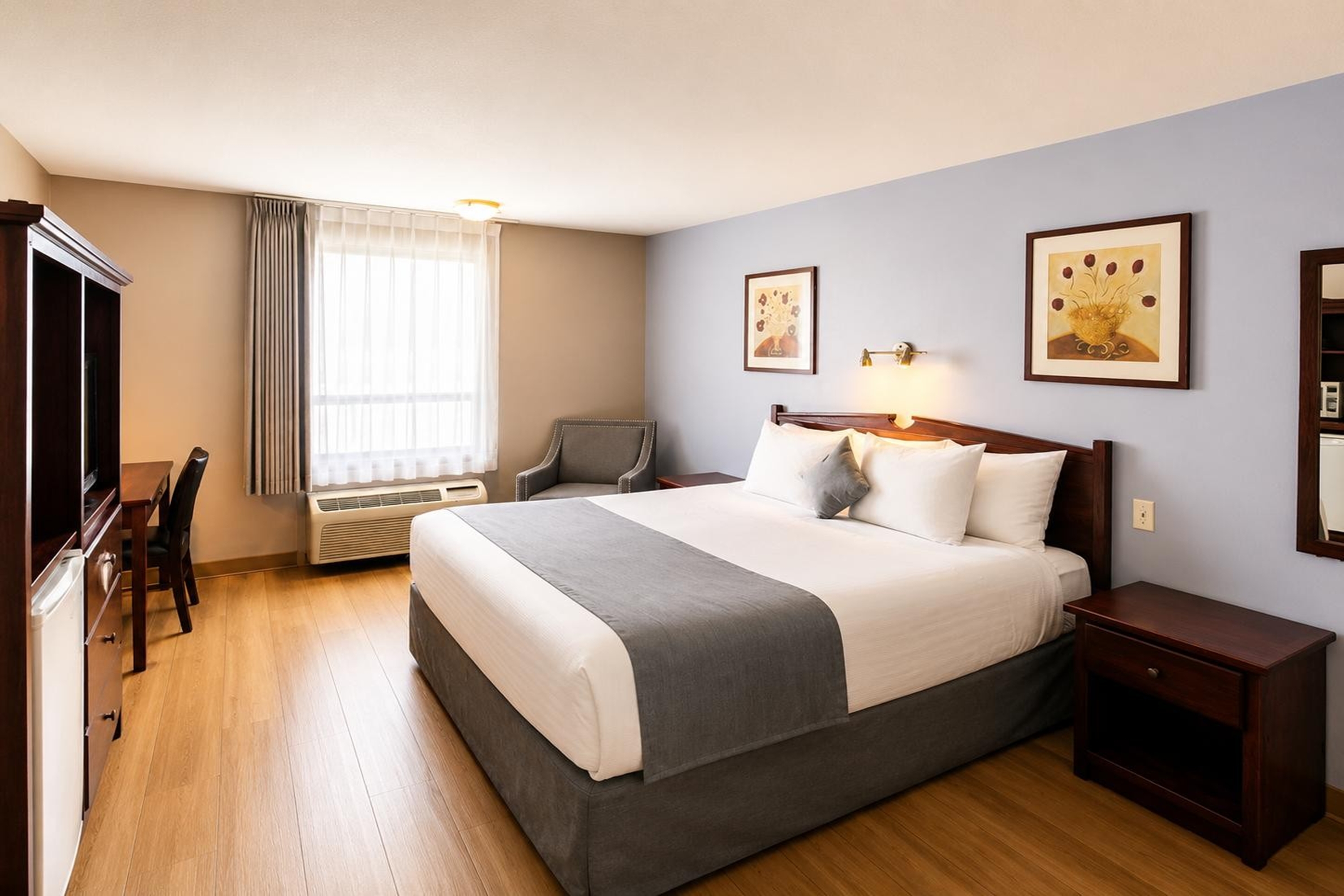 Guest room at the Super 8 by Wyndham Lake Country/Winfield Area in Lake Country, British Columbia