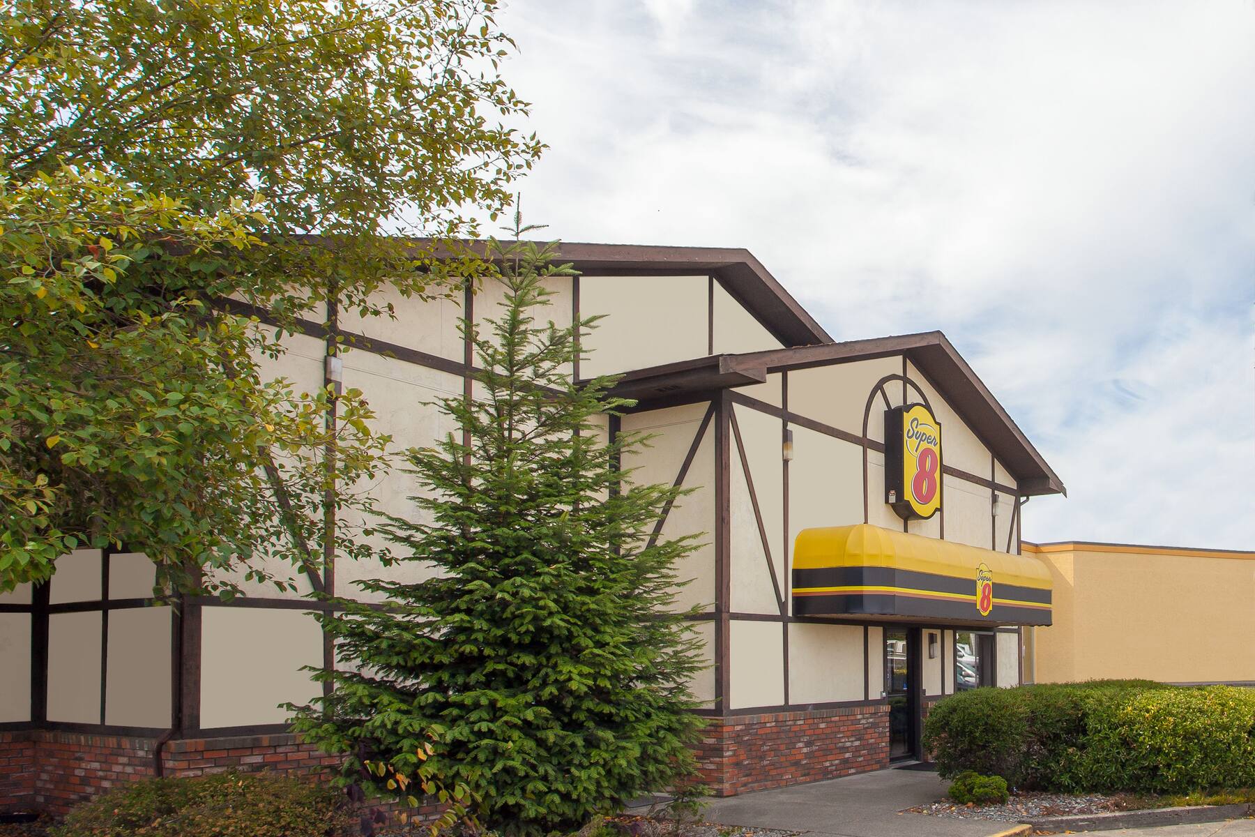 Exterior of Super 8 Saanichton Victoria Airport hotel in Saanichton, British Columbia Exterior of Super 8 Saanichton Victoria Airport hotel in Saanichton, British Columbia
