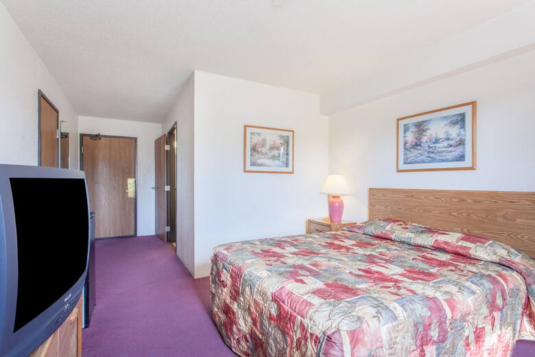 Guest room at the Super 8 Saanichton Victoria Airport in Saanichton, British Columbia