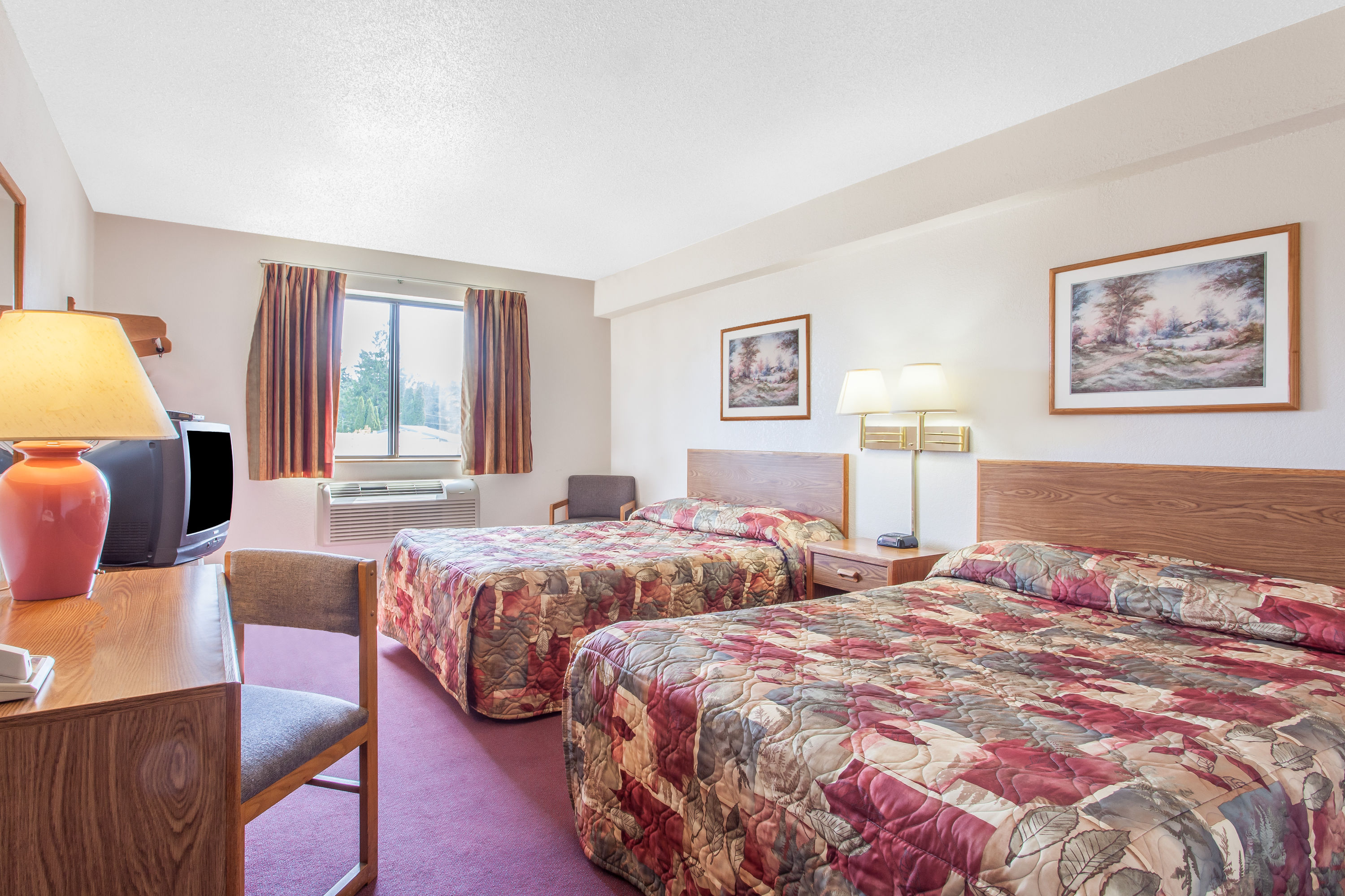 Super 8 by Wyndham Saanichton Victoria Airport | Saanichton, BC Hotels