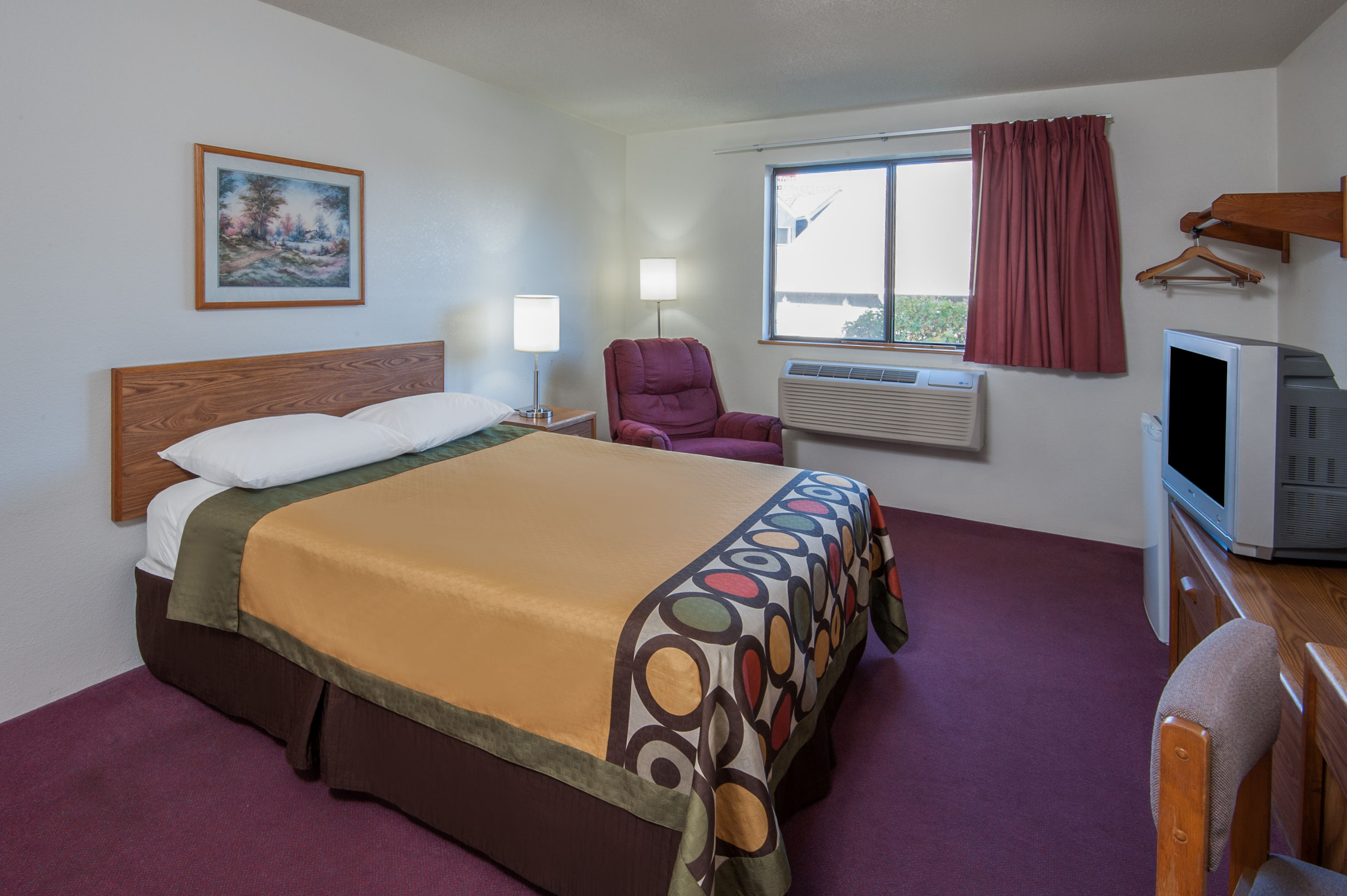 Guest room at the Super 8 by Wyndham Salmon Arm in Salmon Arm, British Columbia