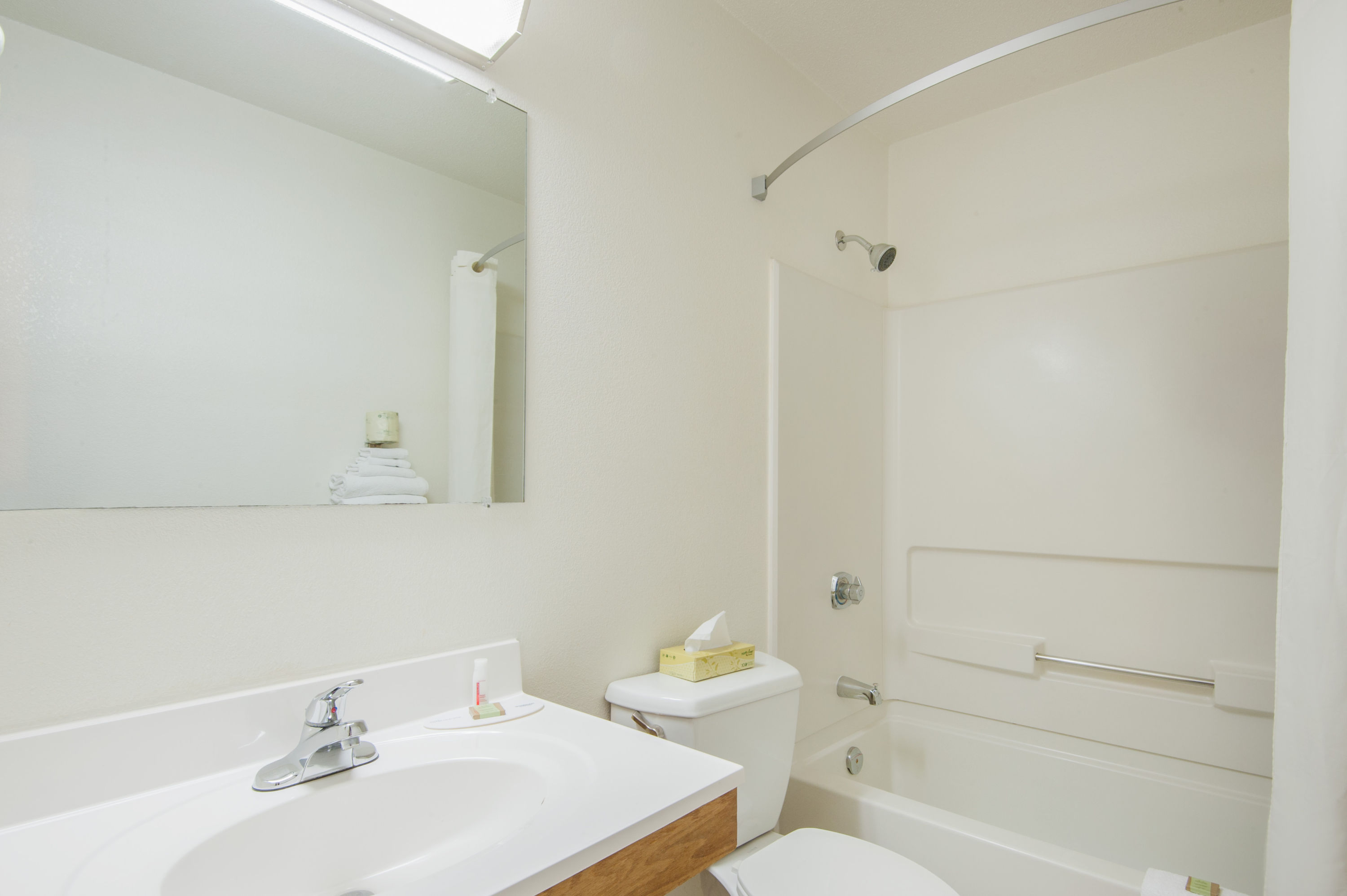 Guest room at the Super 8 by Wyndham Salmon Arm in Salmon Arm, British Columbia