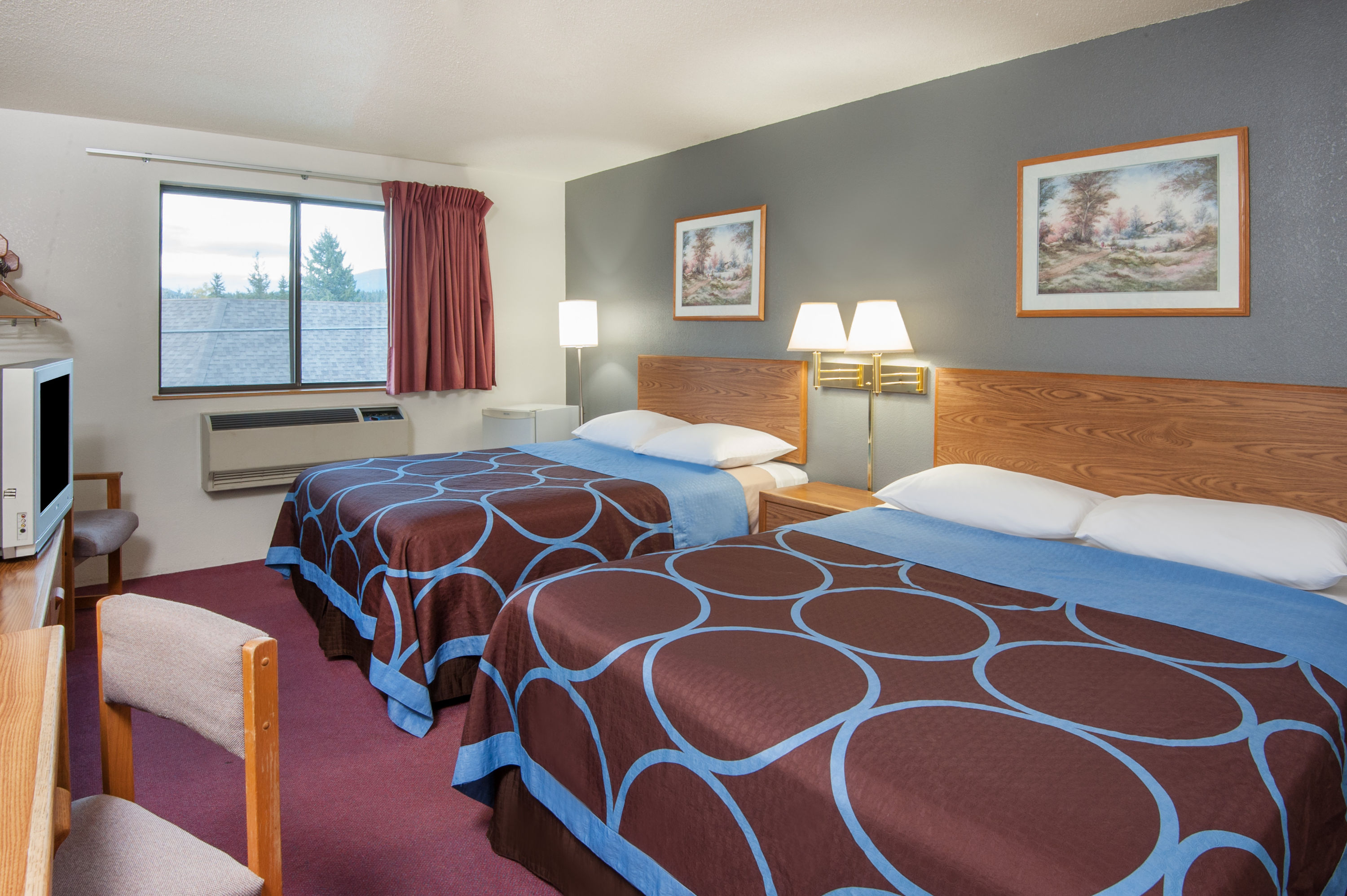 Guest room at the Super 8 by Wyndham Salmon Arm in Salmon Arm, British Columbia