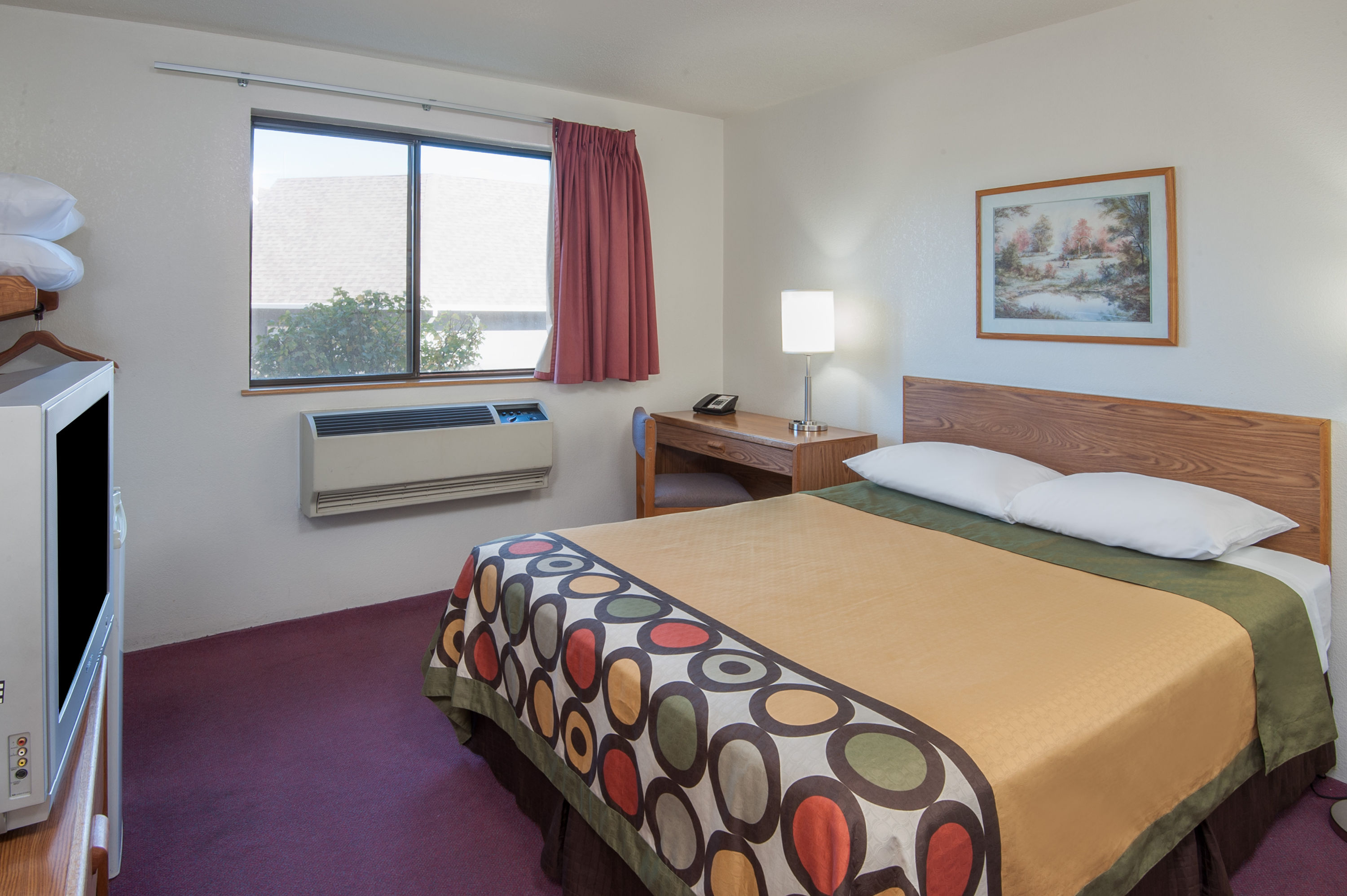 Guest room at the Super 8 by Wyndham Salmon Arm in Salmon Arm, British Columbia