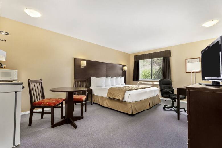 Guest room at the Super 8 West Kelowna BC in West Kelowna, British Columbia
