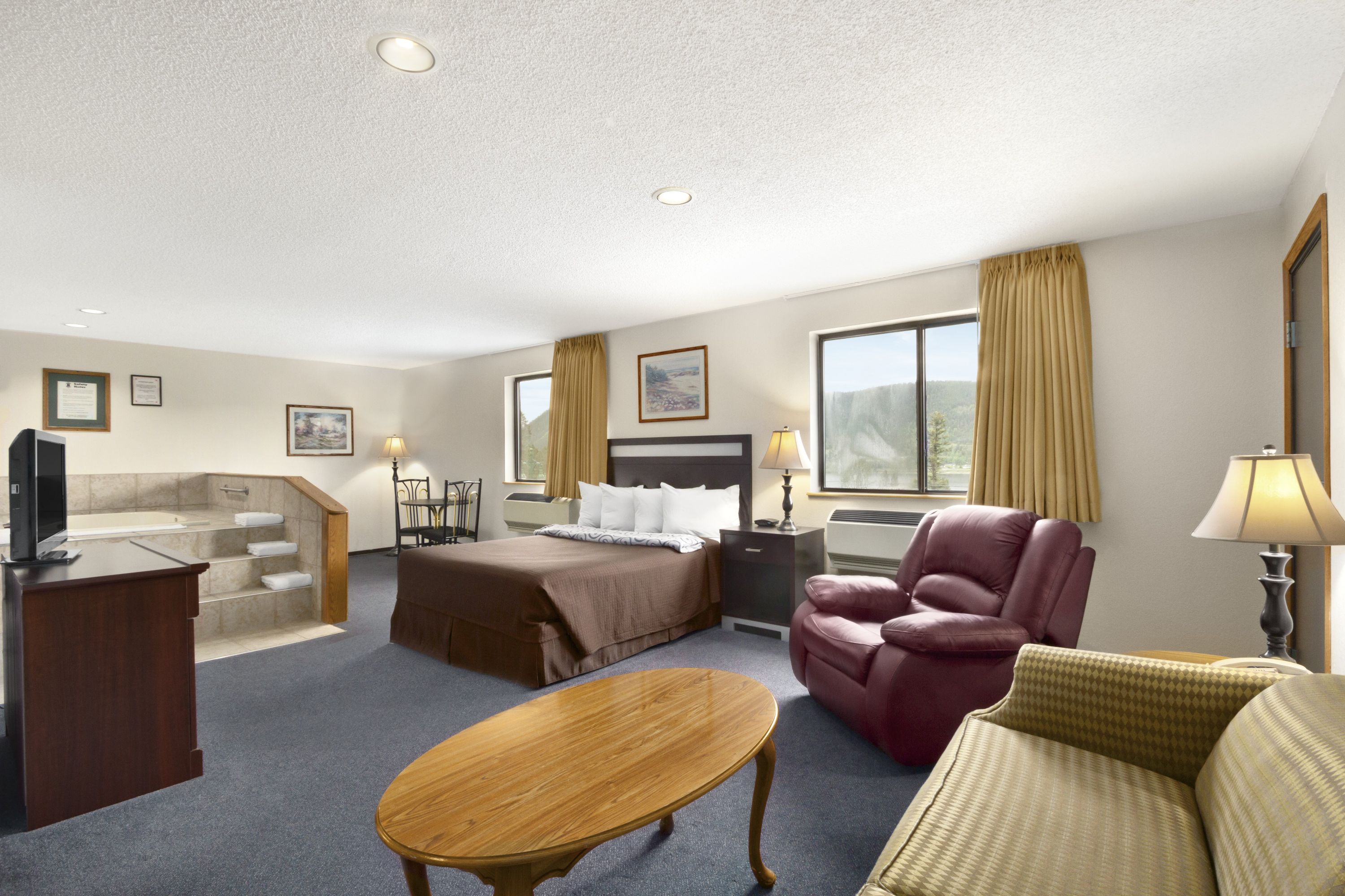 Super 8 by Wyndham Williams Lake BC suite in Williams Lake, British Columbia
