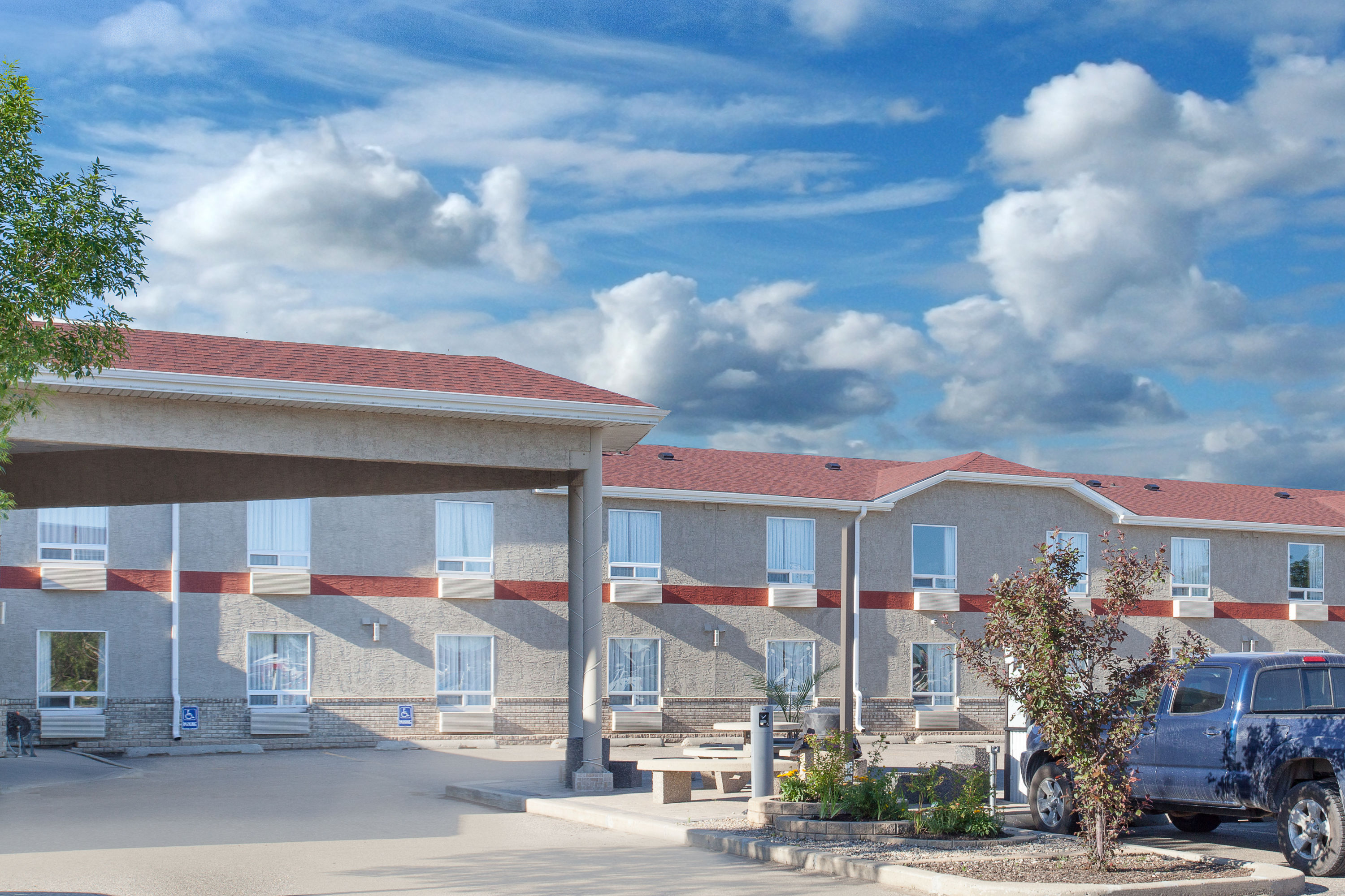 Exterior Day Image of Super 8 by Wyndham Brandon MB hotel in Brandon, Manitoba