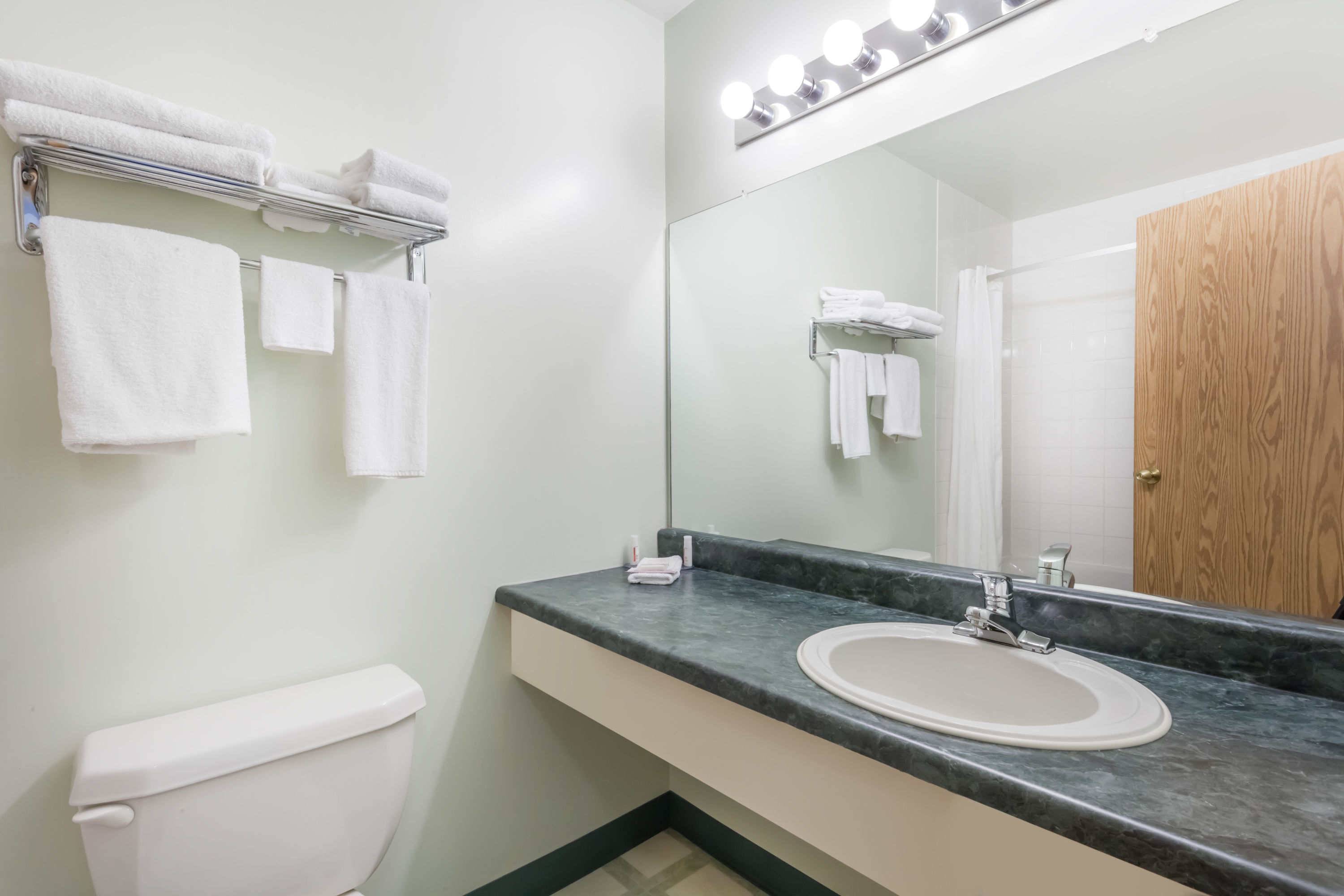 Super 8 by Wyndham Dauphin Dauphin, MB Hotels