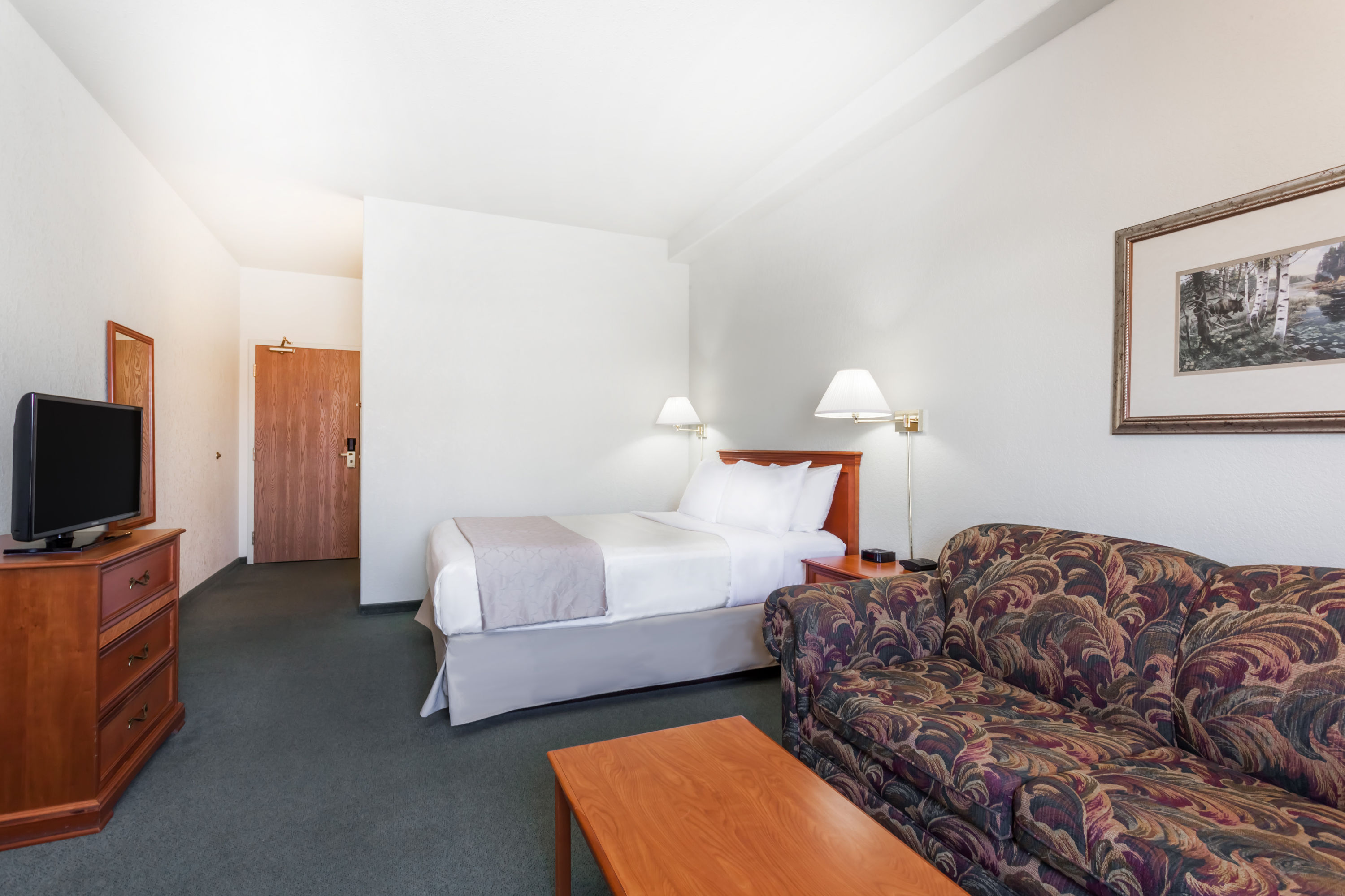 Super 8 by Wyndham Dauphin suite in Dauphin, Manitoba