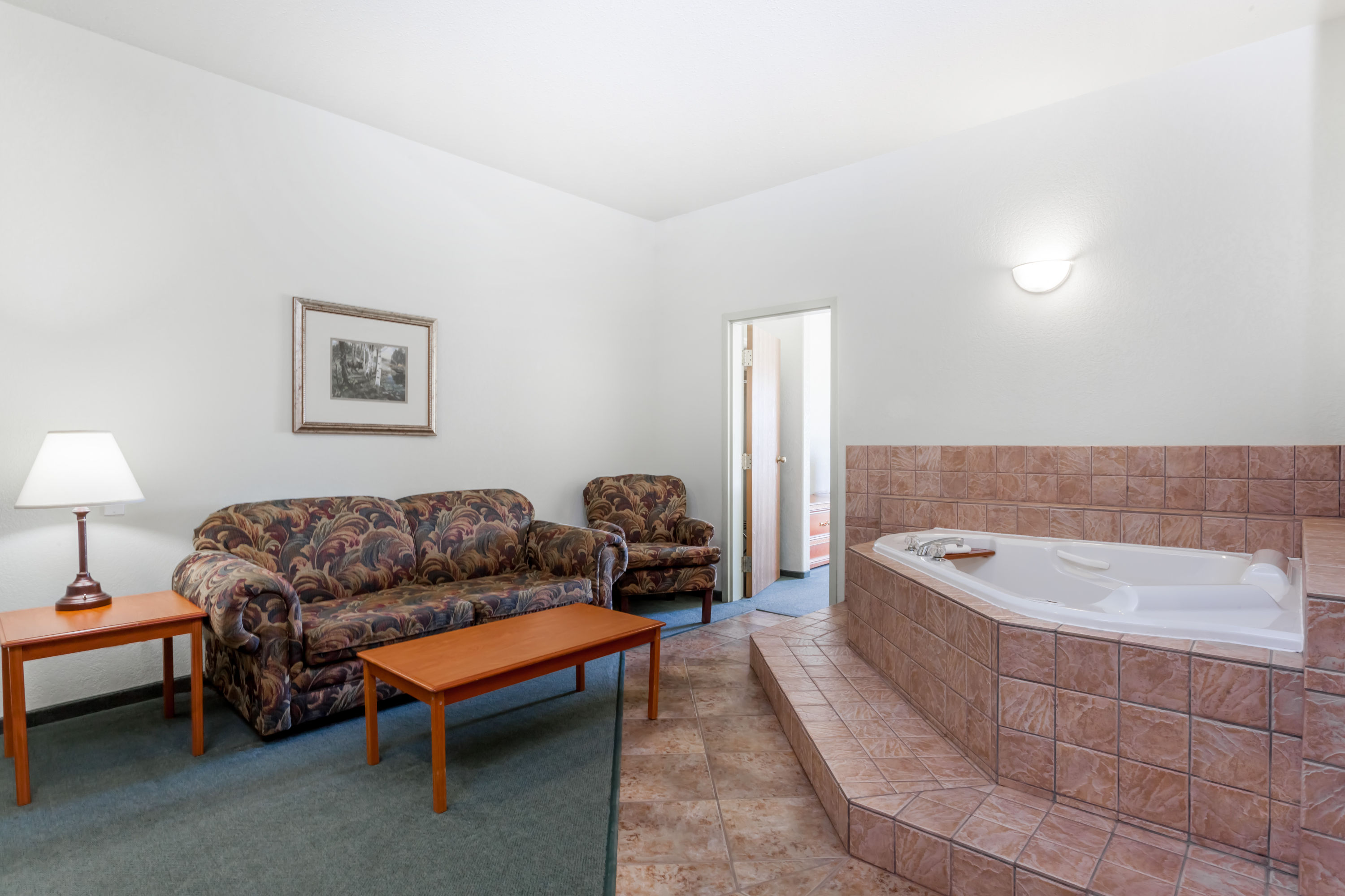 Super 8 by Wyndham Dauphin suite in Dauphin, Manitoba