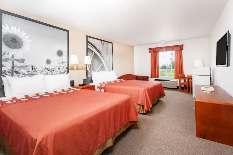 Guest room at the Super 8 Morden in Morden, Manitoba