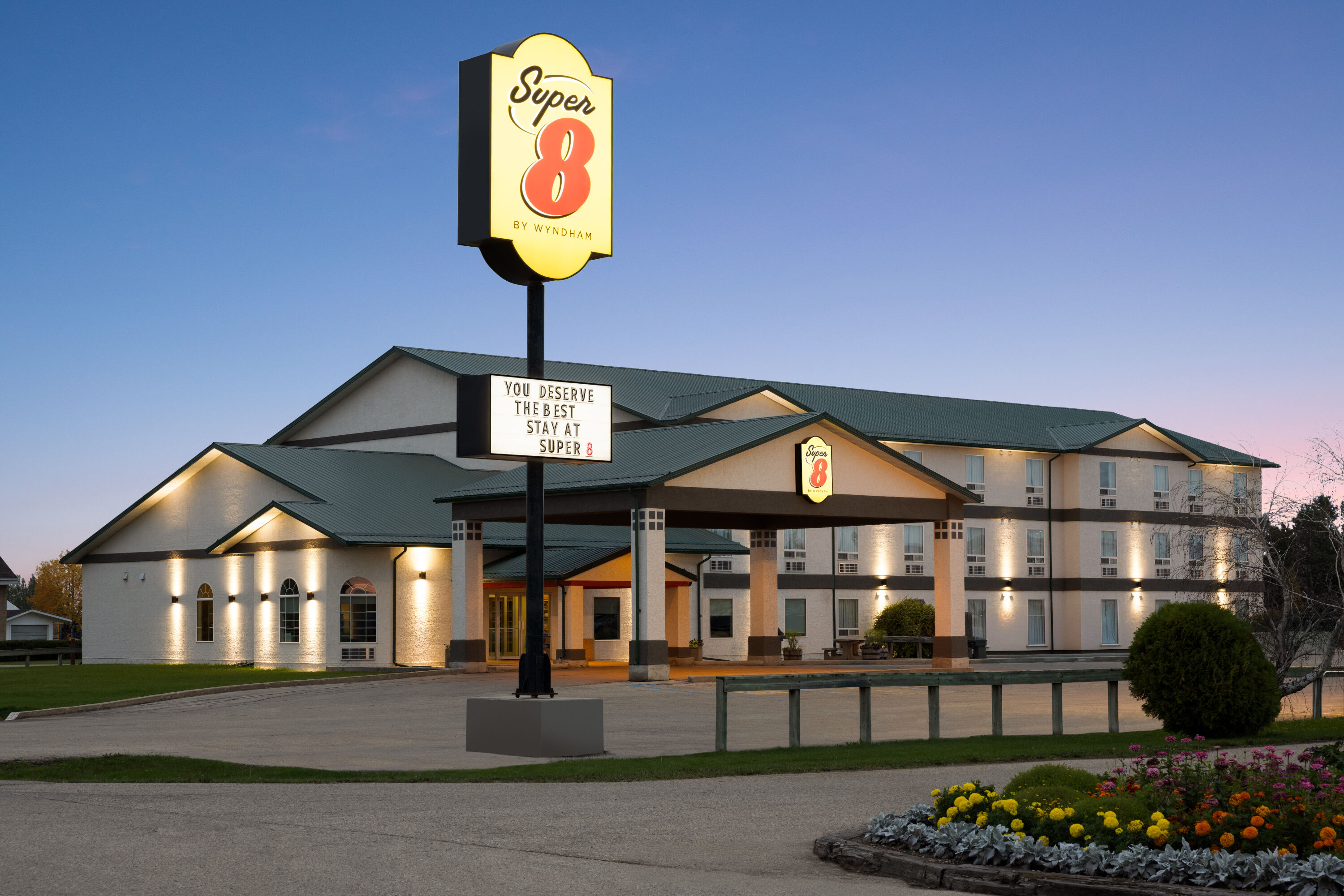 Exterior of Super 8 by Wyndham Swan River MB hotel in Swan River, Manitoba