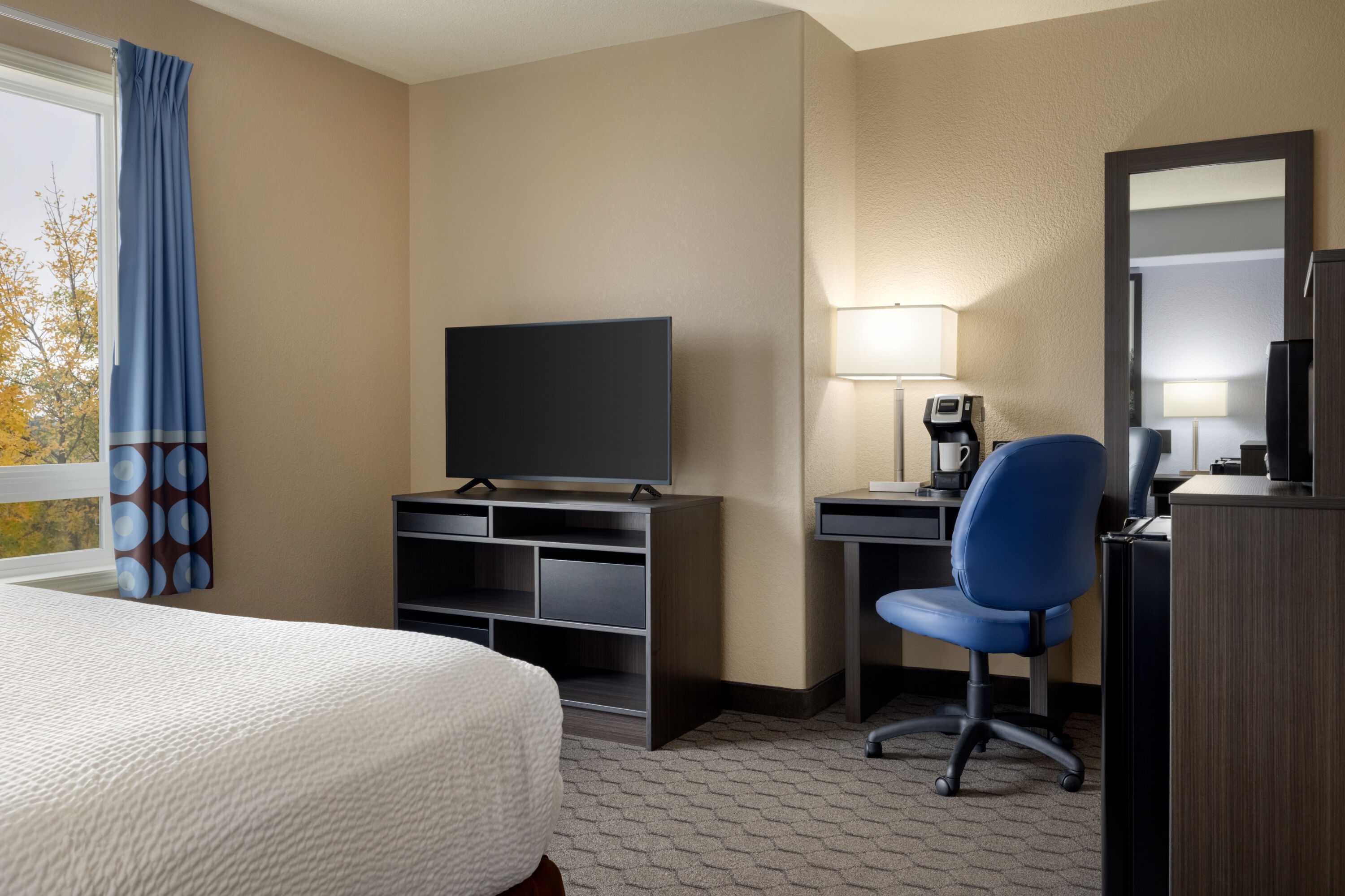 Super 8 by Wyndham Swan River MB suite in Swan River, Manitoba