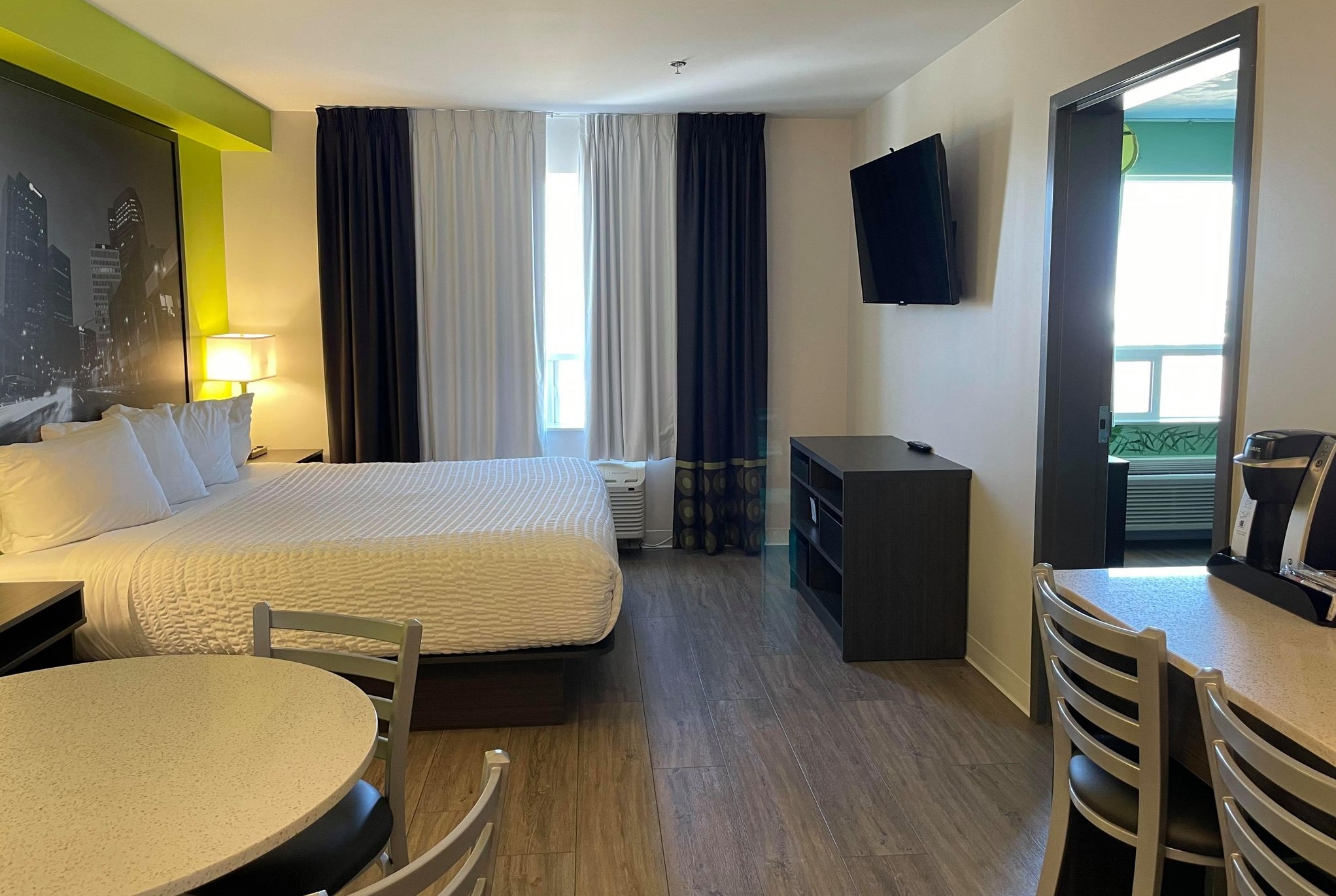 Super 8 by Wyndham Winnipeg East MB suite in Winnipeg, Manitoba