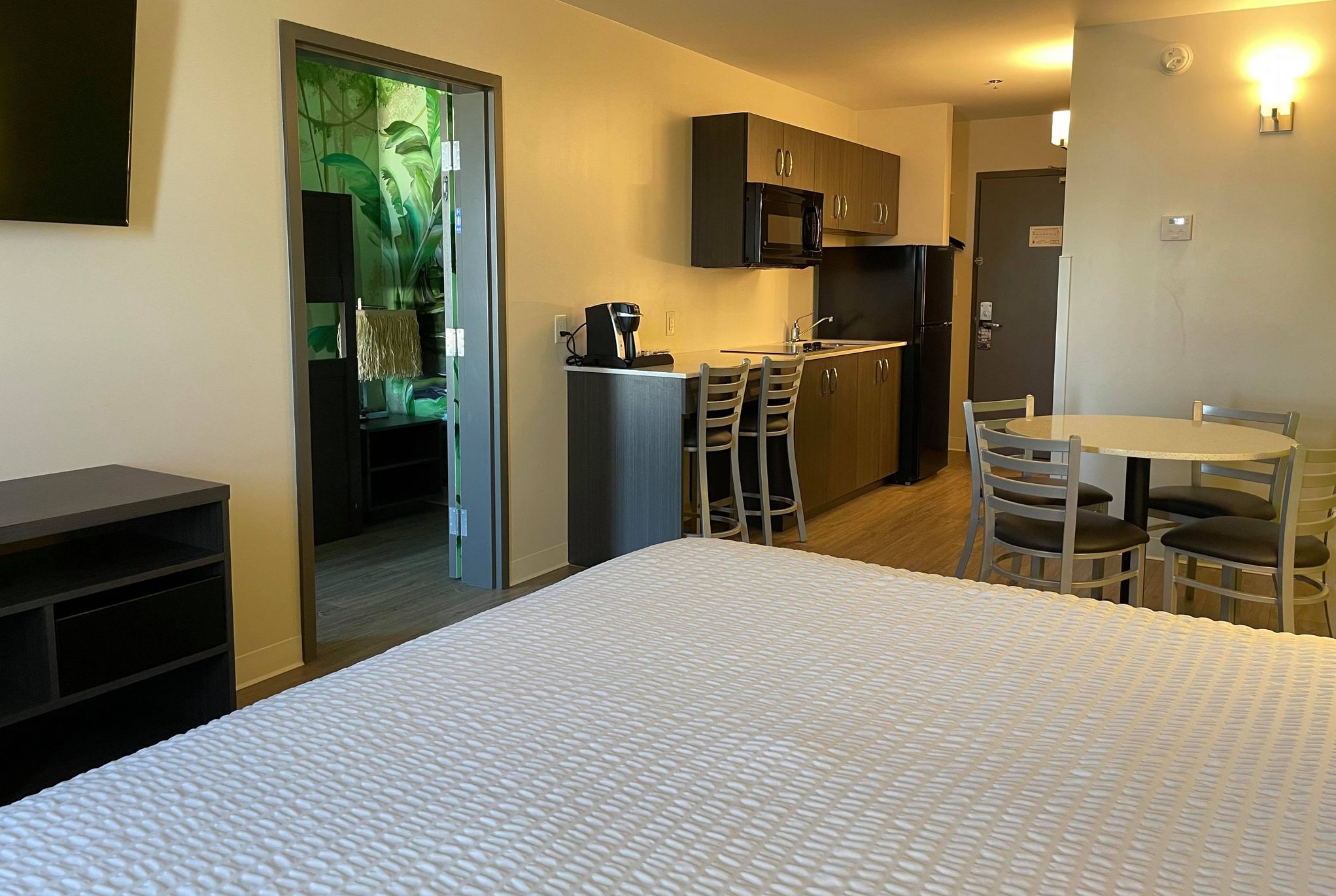 Super 8 by Wyndham Winnipeg East MB suite in Winnipeg, Manitoba