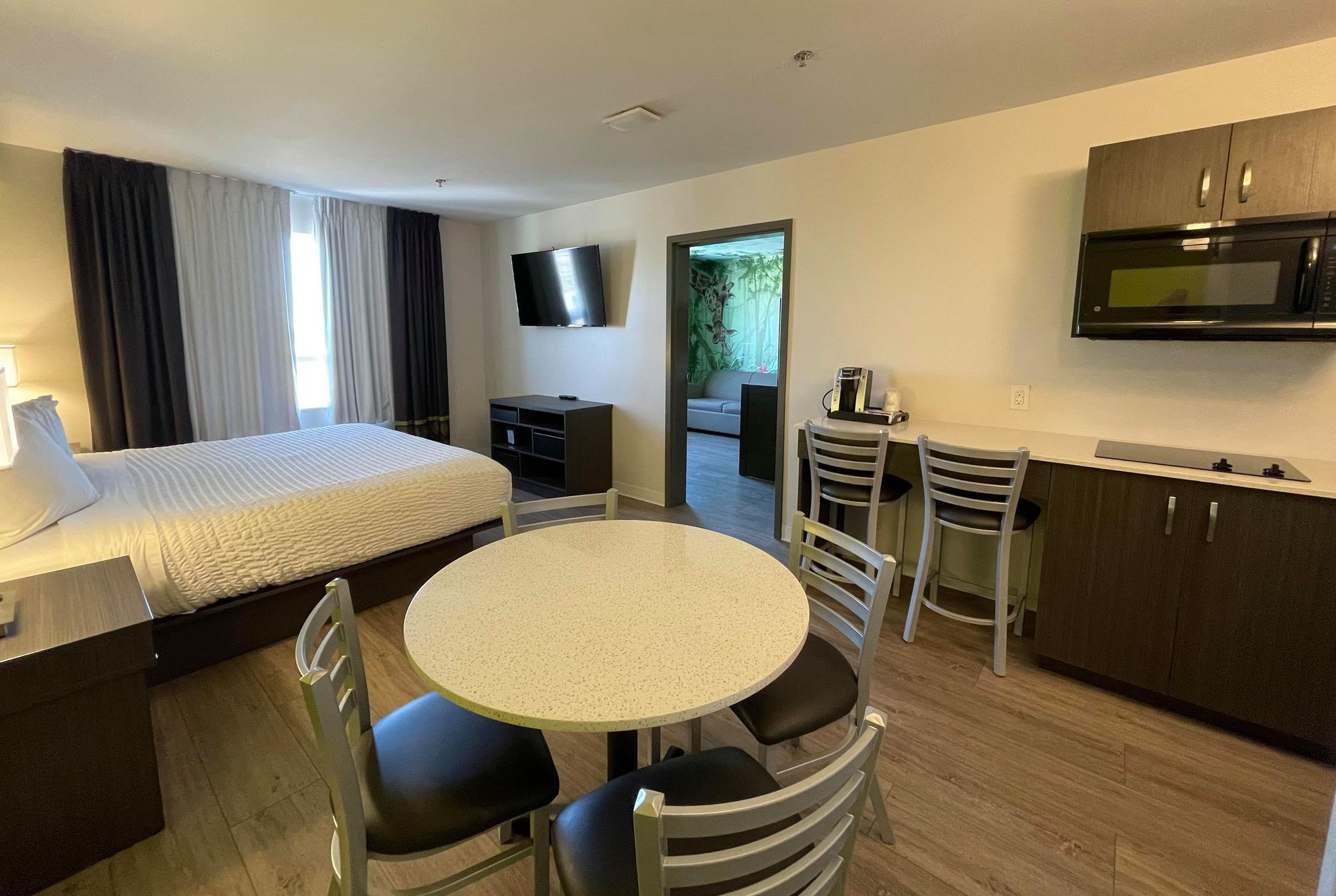 Super 8 by Wyndham Winnipeg East MB suite in Winnipeg, Manitoba