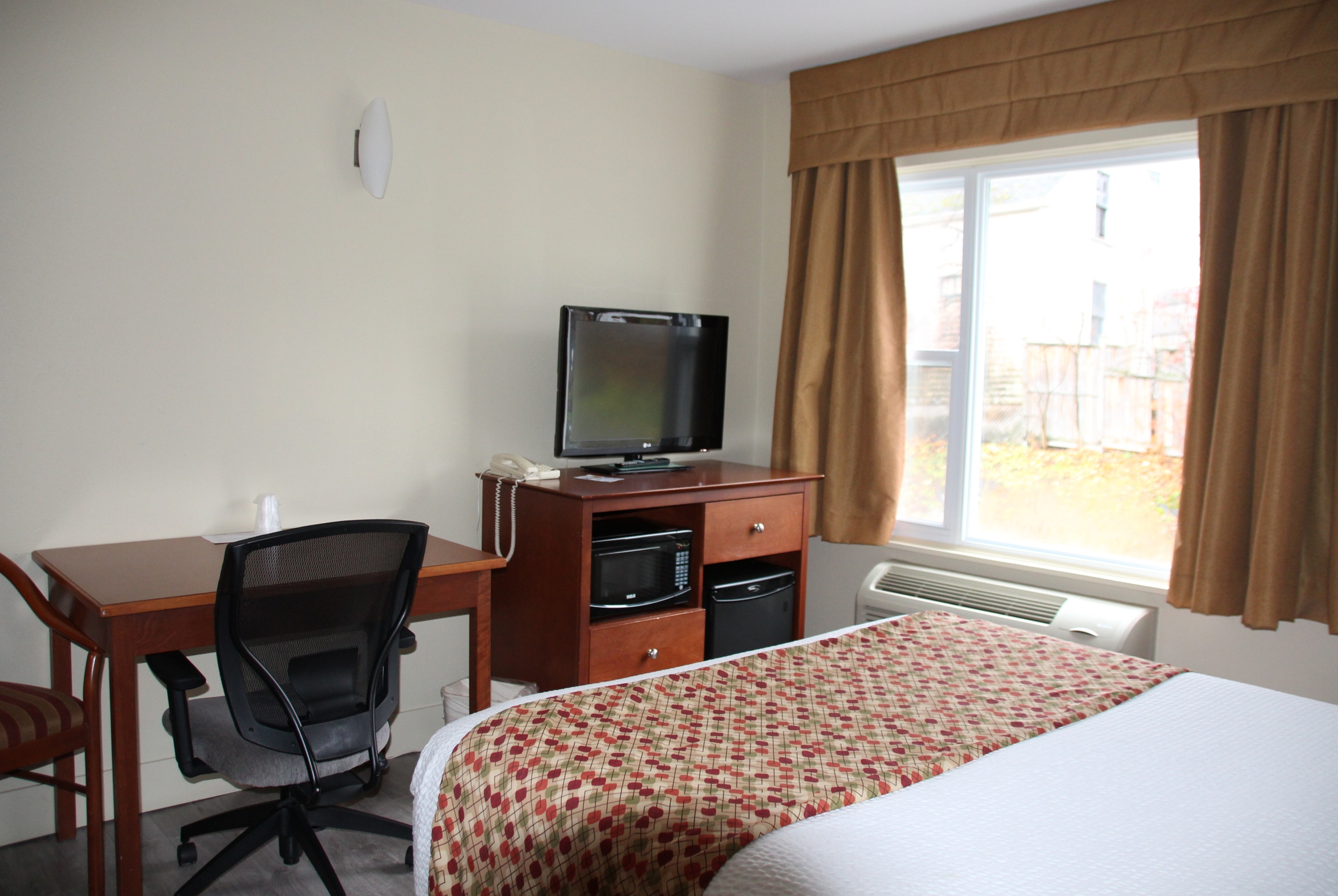 Guest room at the Super 8 by Wyndham Campbellton NB in Campbellton, New Brunswick